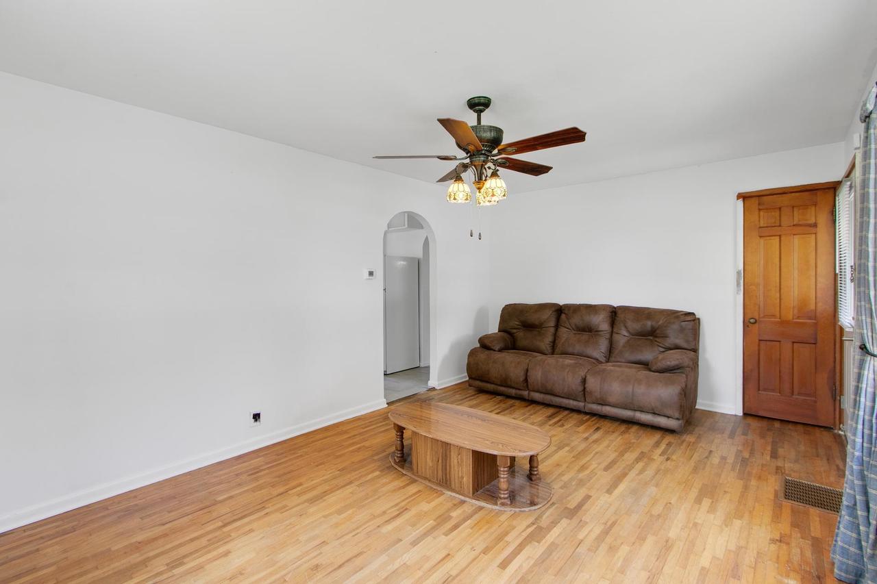 803 North Oakhill Avenue