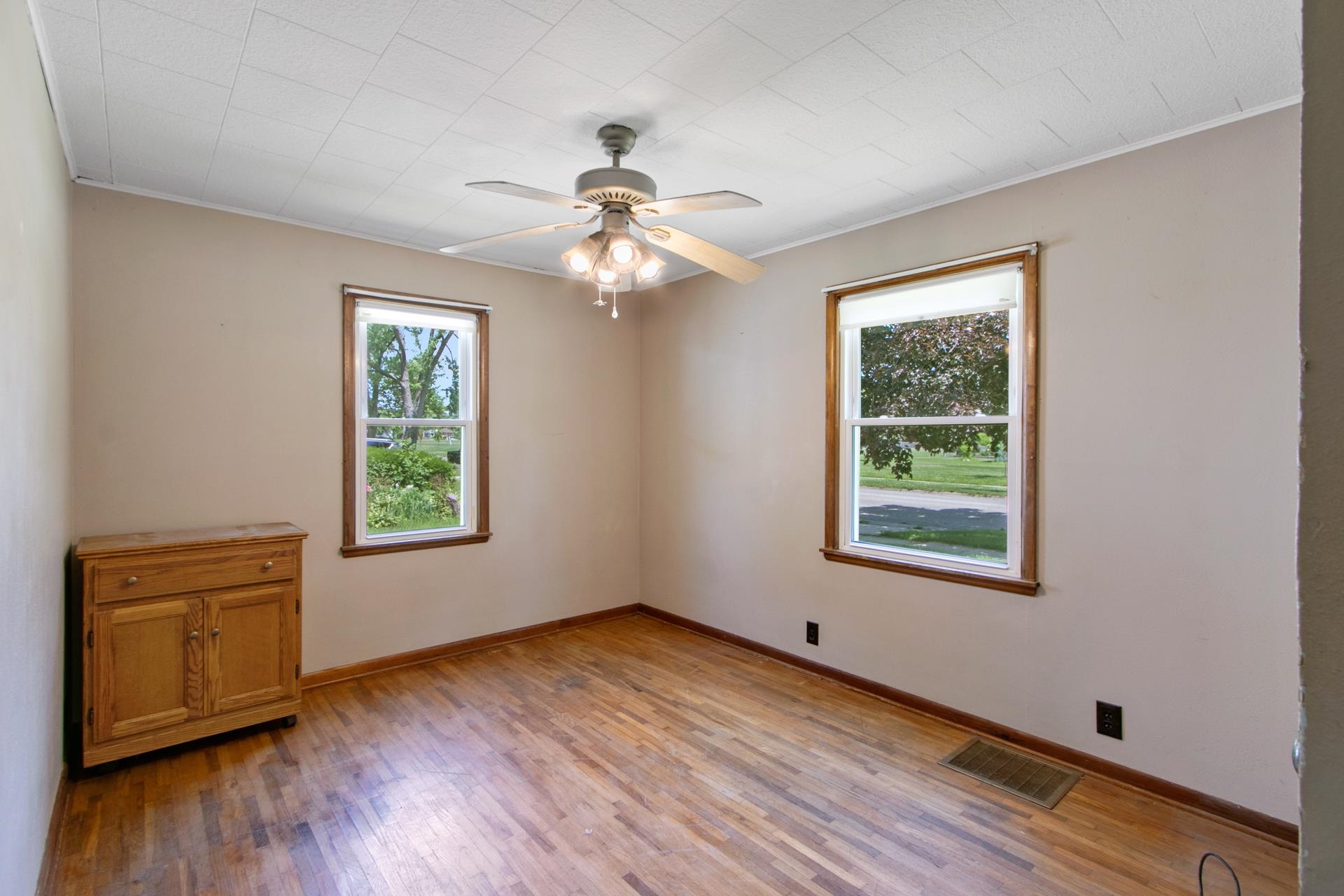 803 N Oakhill Avenue