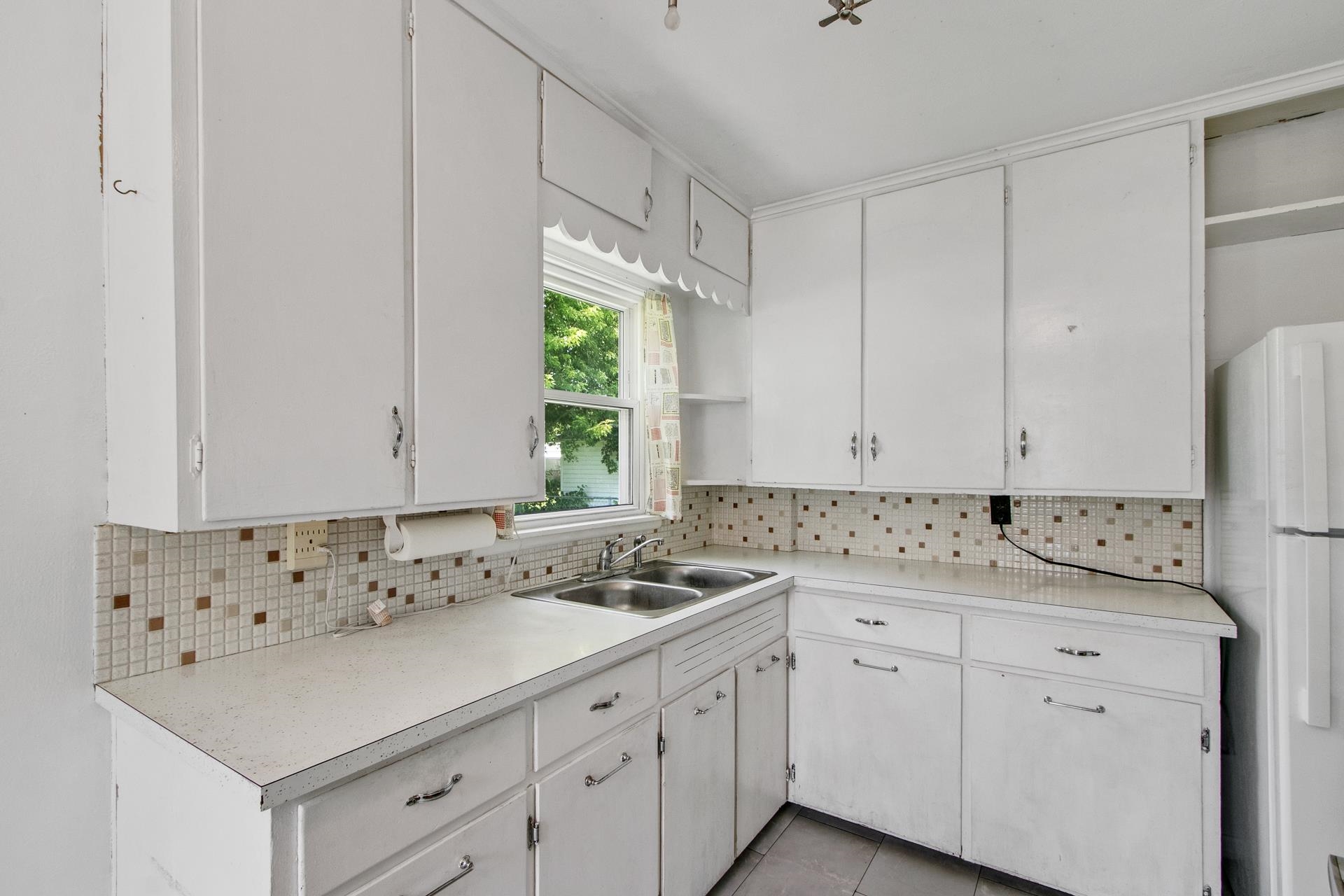 803 N Oakhill Avenue