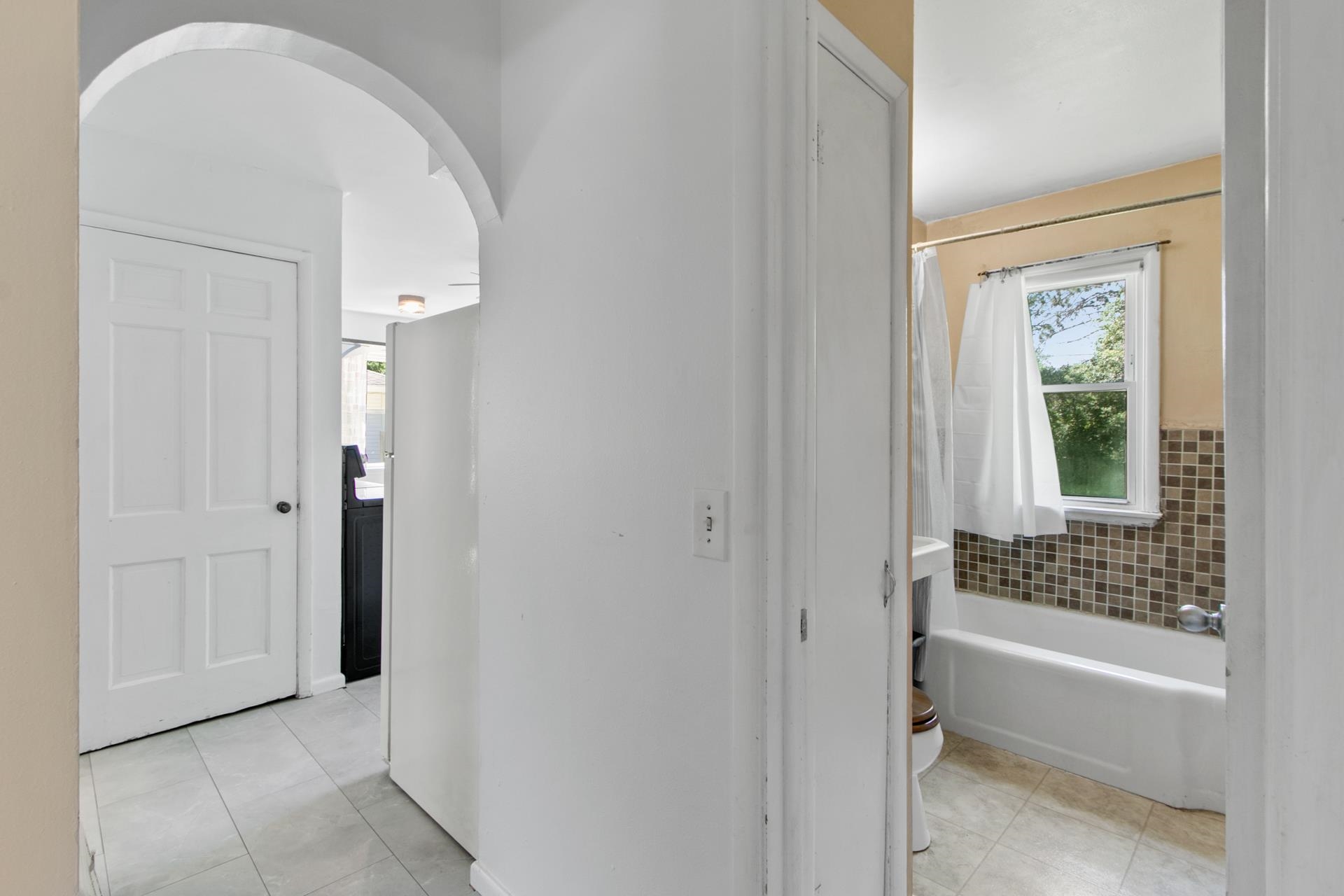 803 N Oakhill Avenue