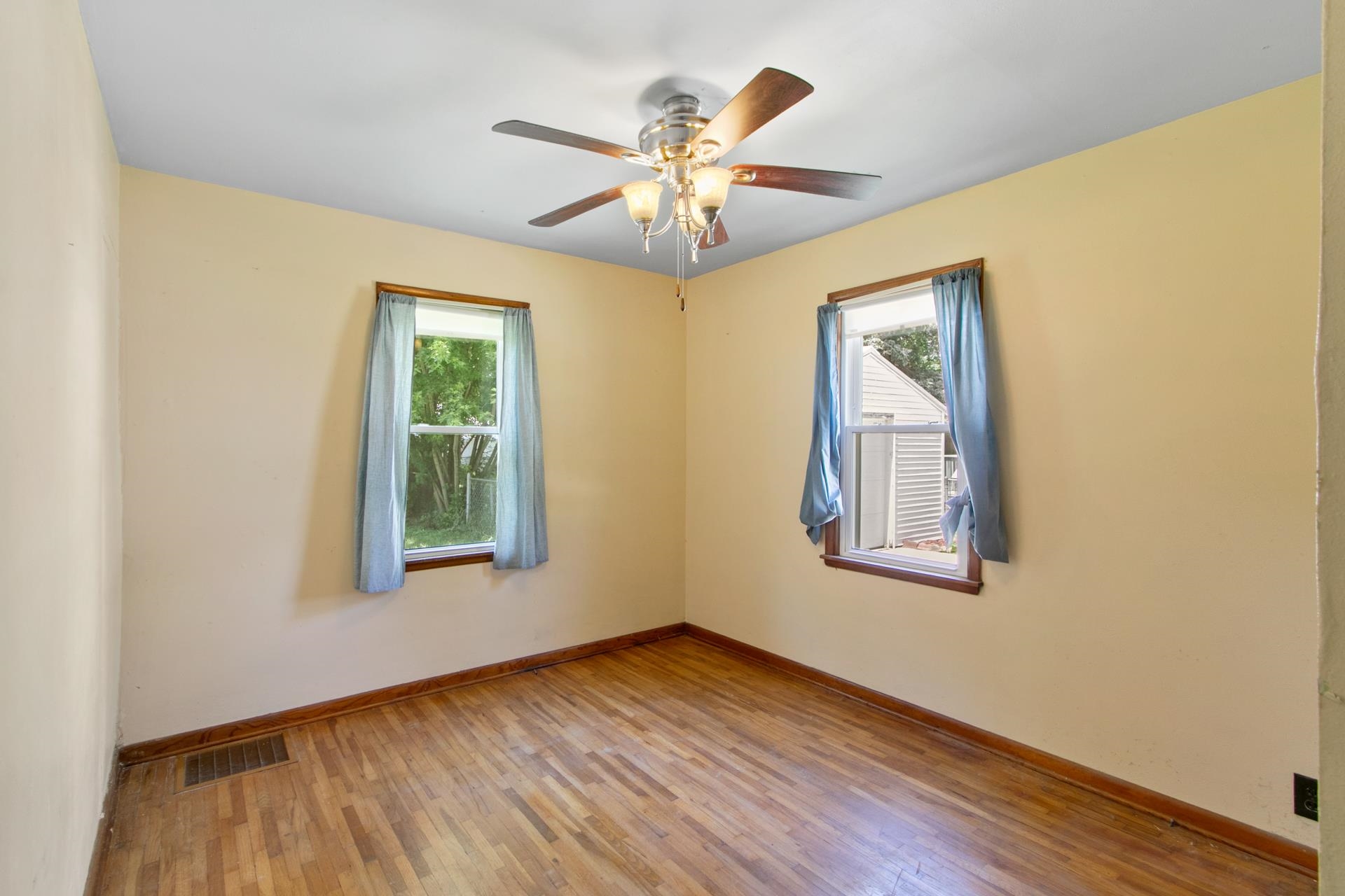 803 N Oakhill Avenue