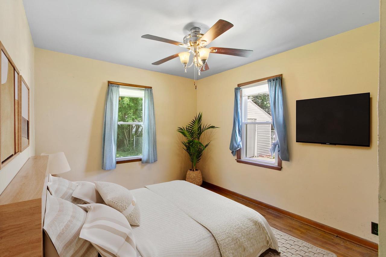 803 North Oakhill Avenue