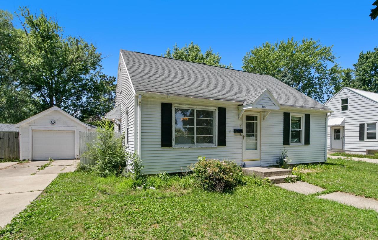 803 North Oakhill Avenue