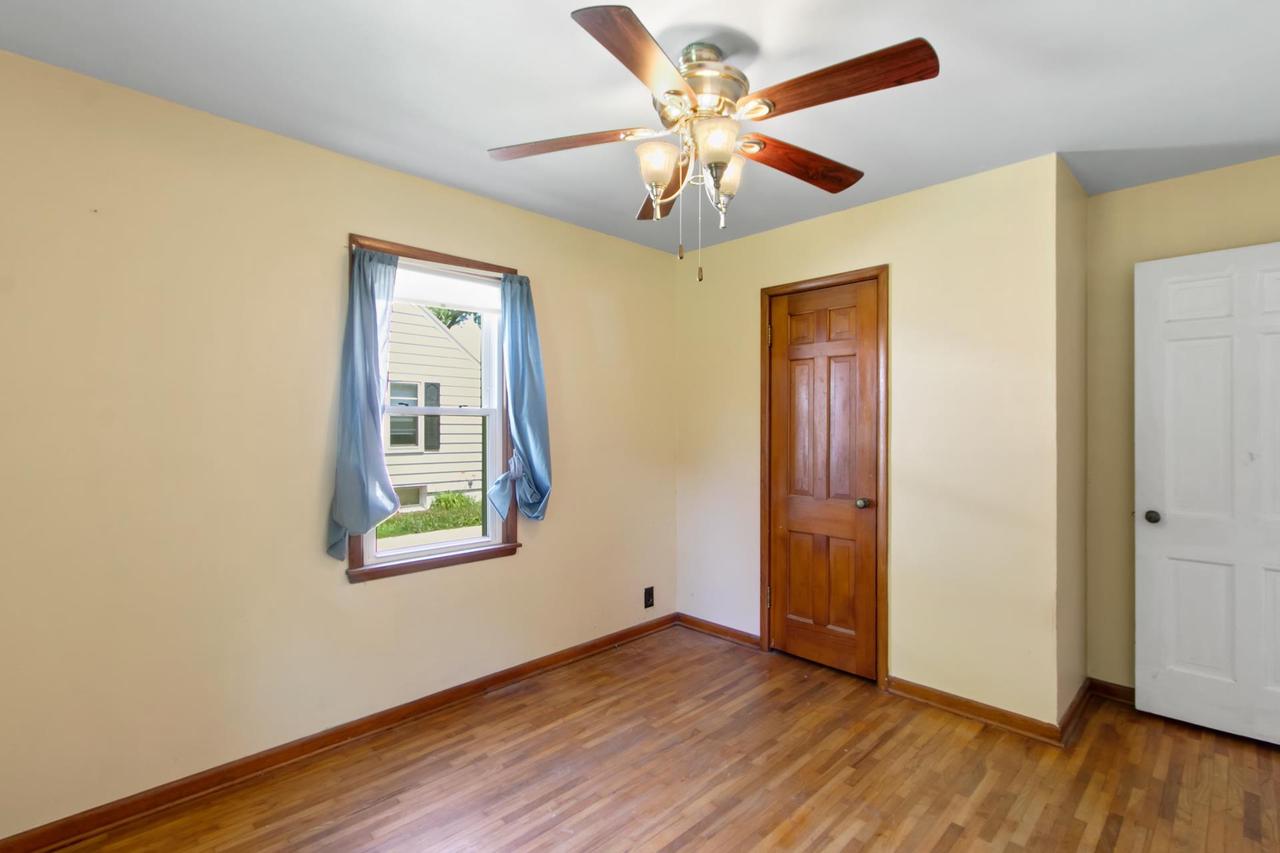 803 North Oakhill Avenue