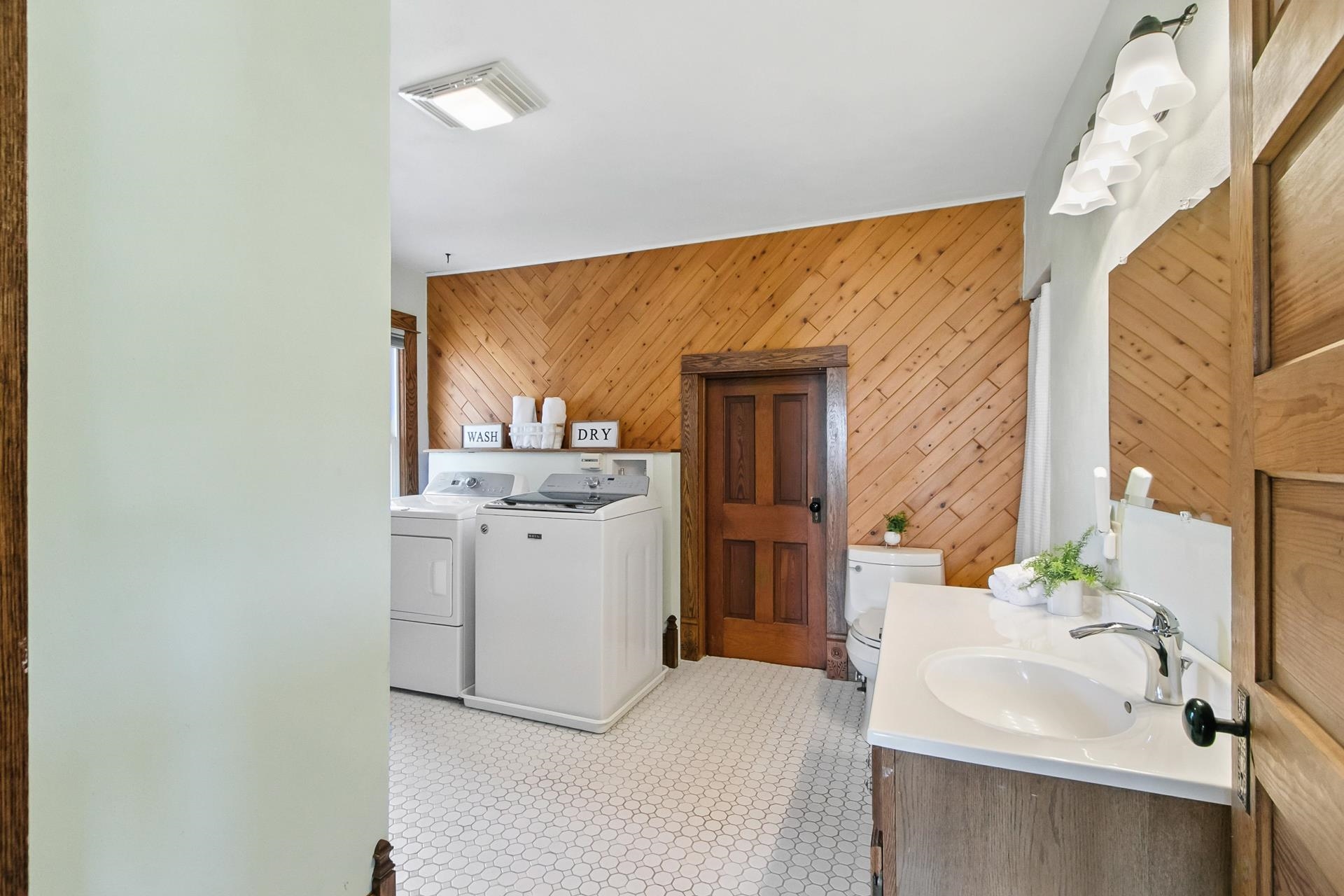 3931 E Milwaukee Street