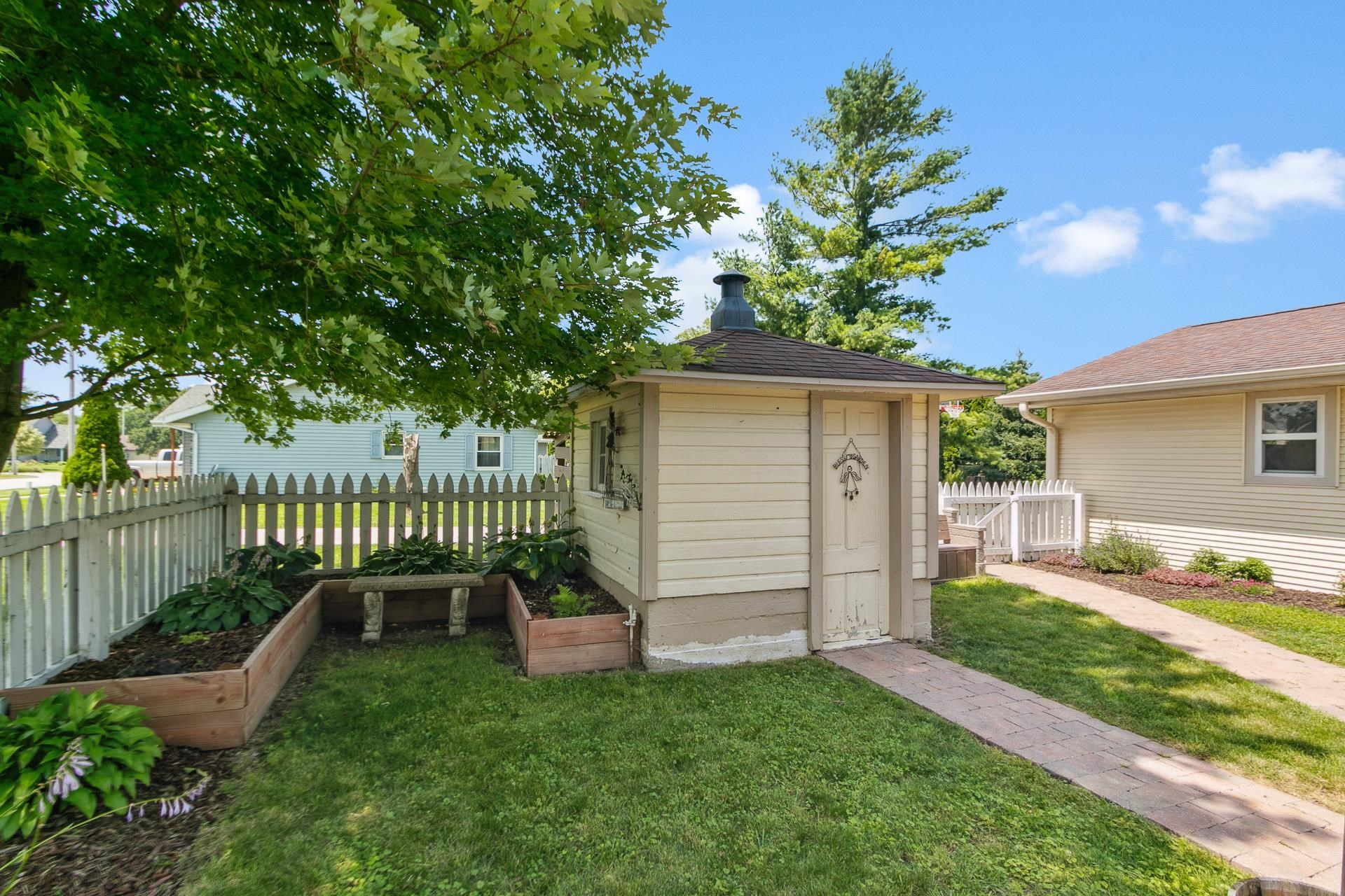 3931 E Milwaukee Street