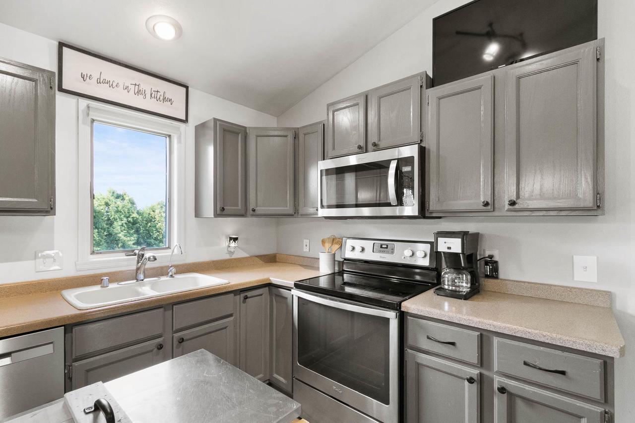 3202 Greenwood Drive