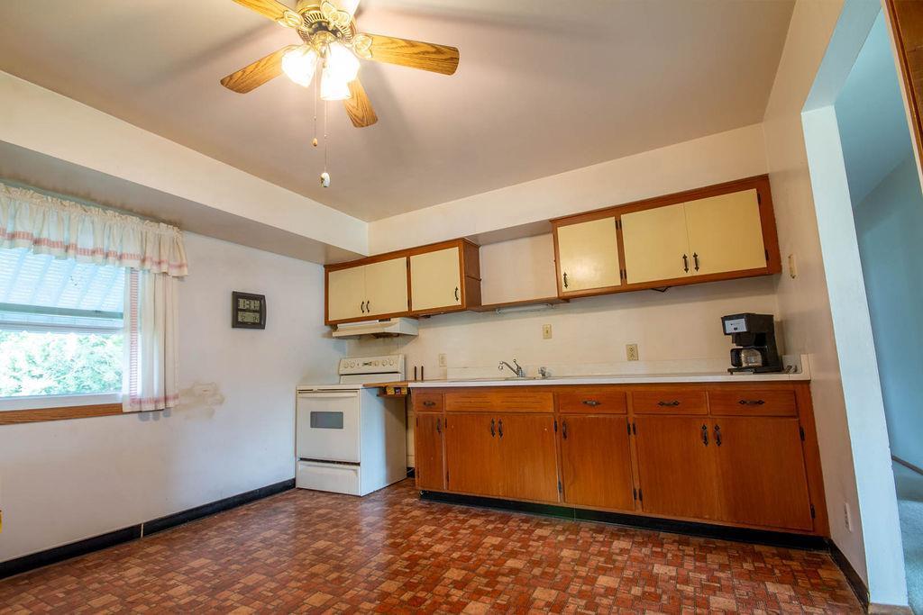 1226 South Oakhill Avenue