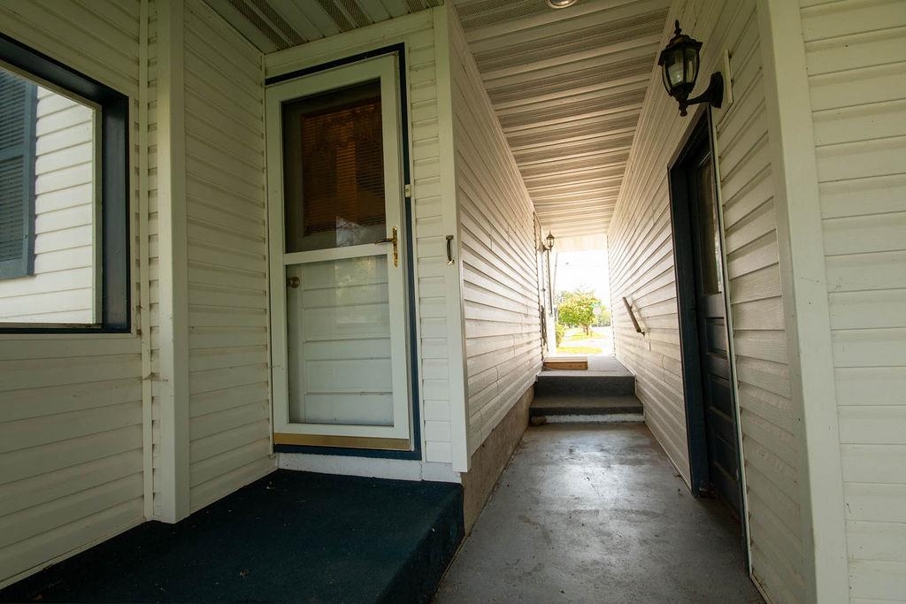 1226 S Oakhill Avenue