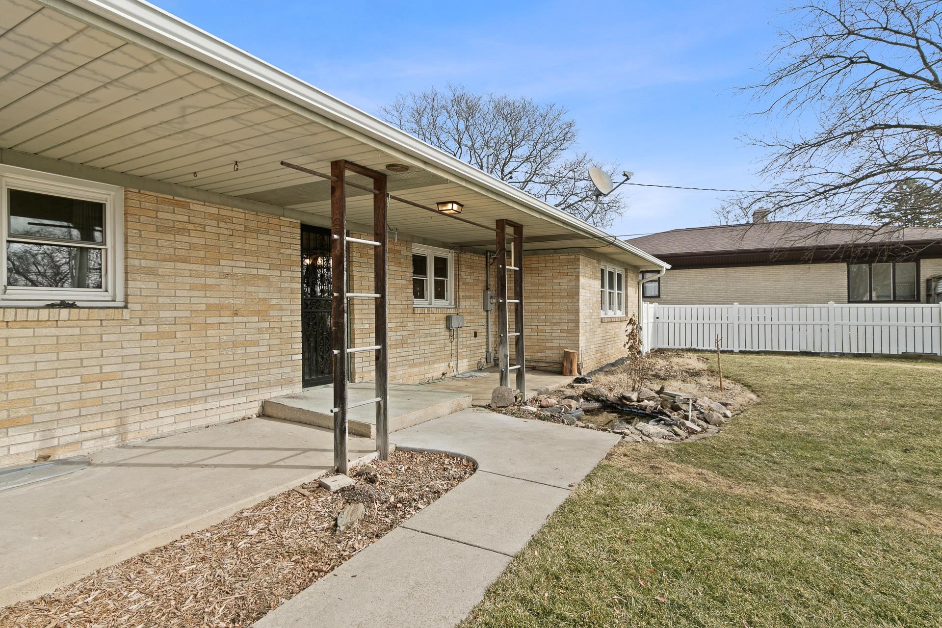 1104 Woodman Road