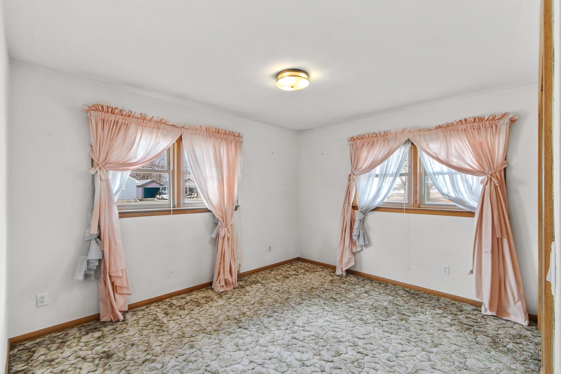 1104 Woodman Road