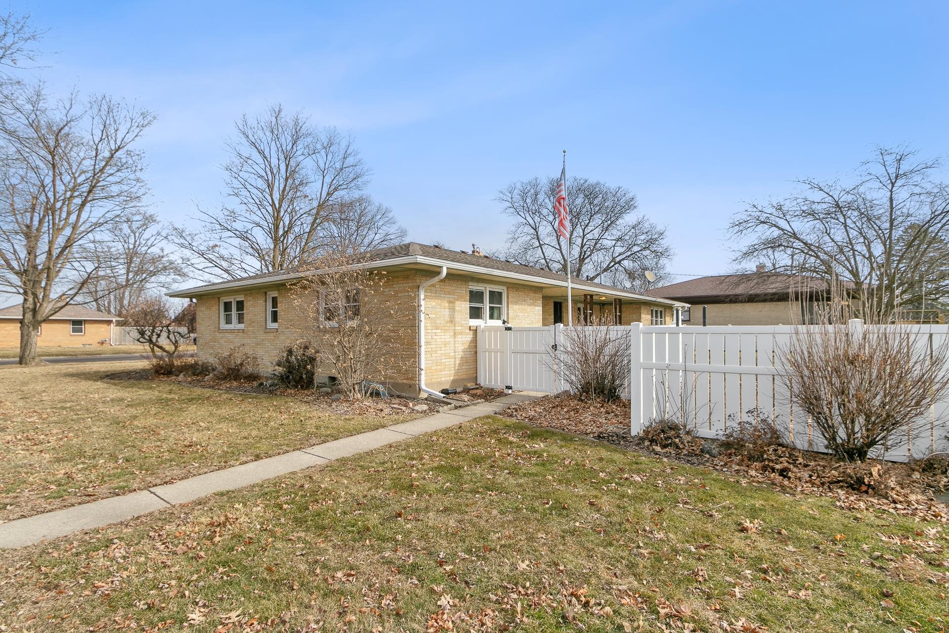 1104 Woodman Road
