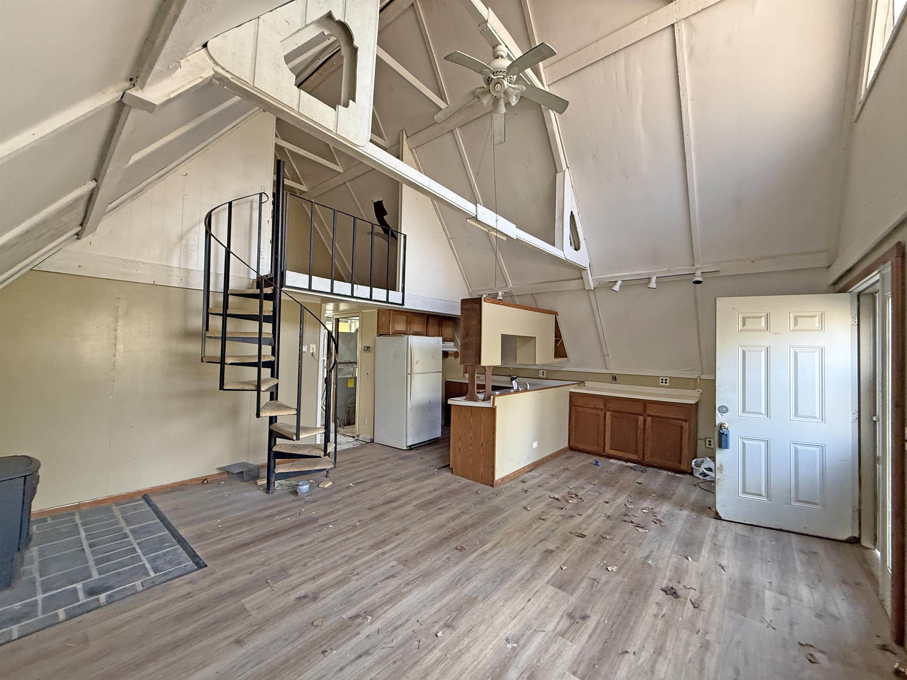 E1209 Alpine Way