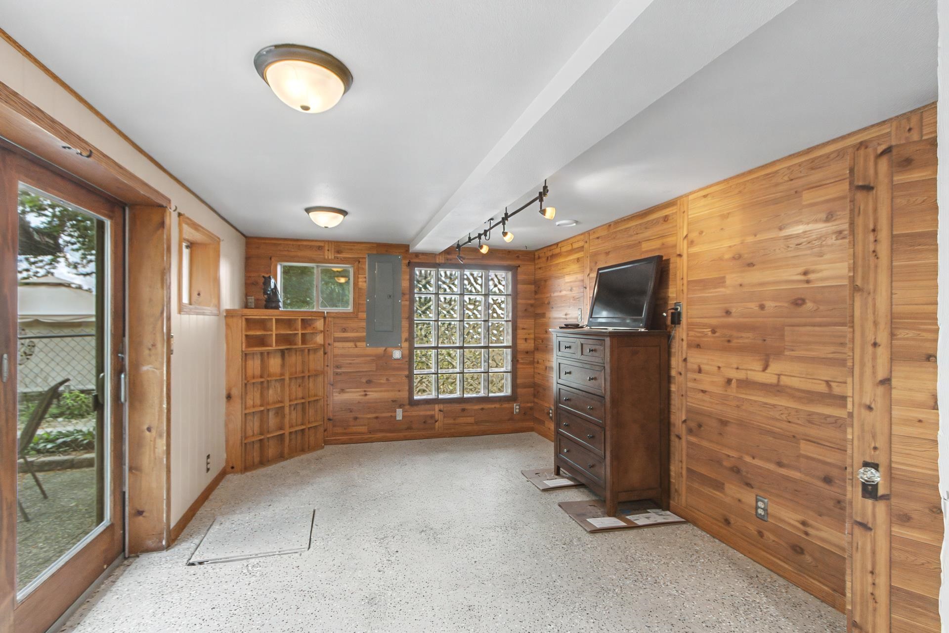 10328 W State Road 81