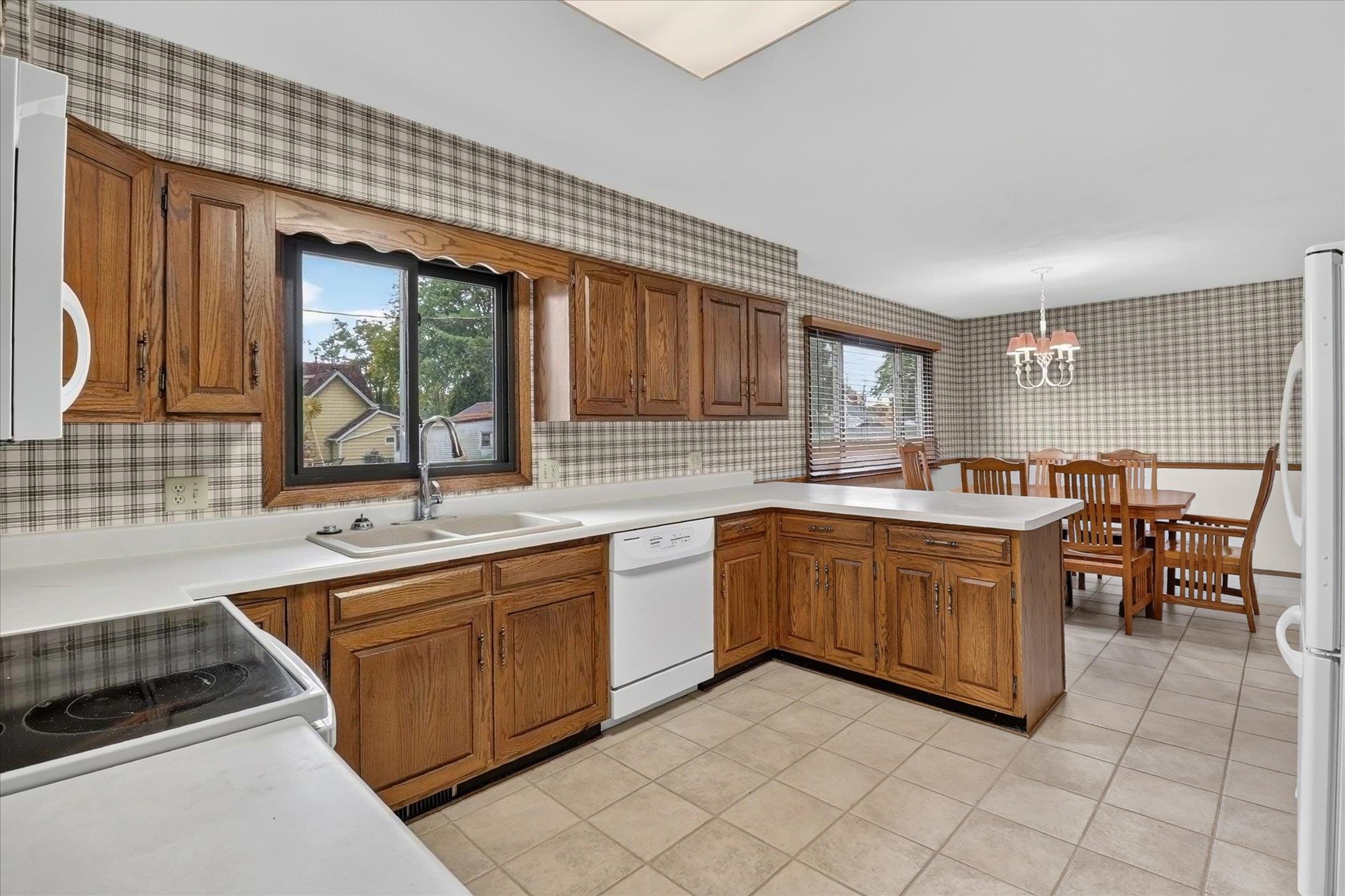 2528 Lilac Lane