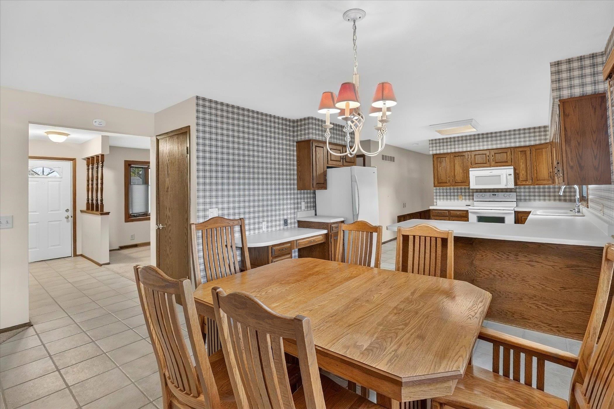 2528 Lilac Lane