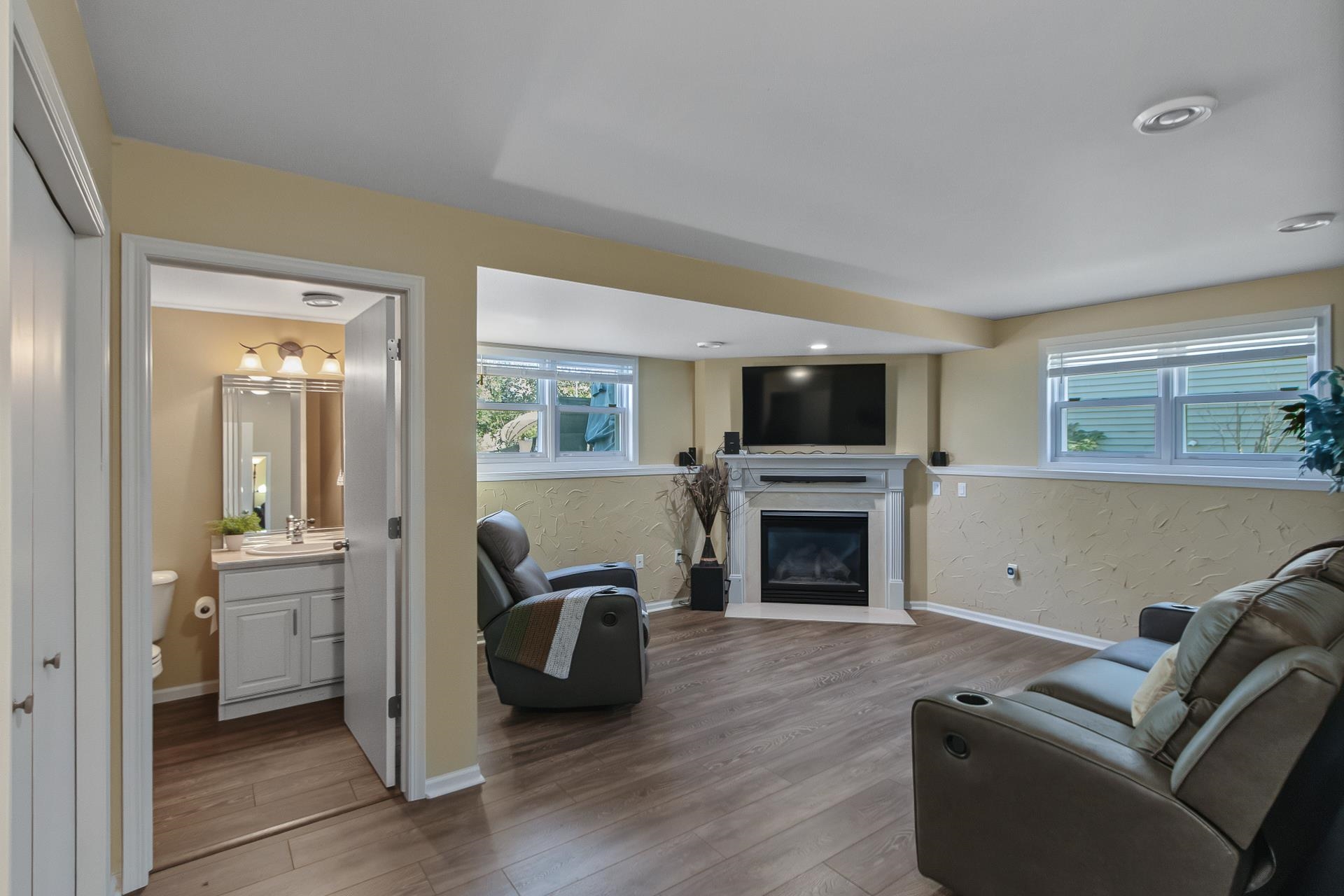 6538 Appleglen Lane
