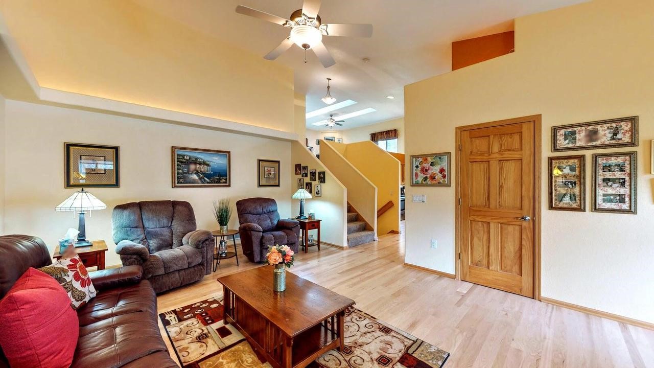 513 W Puerner Street