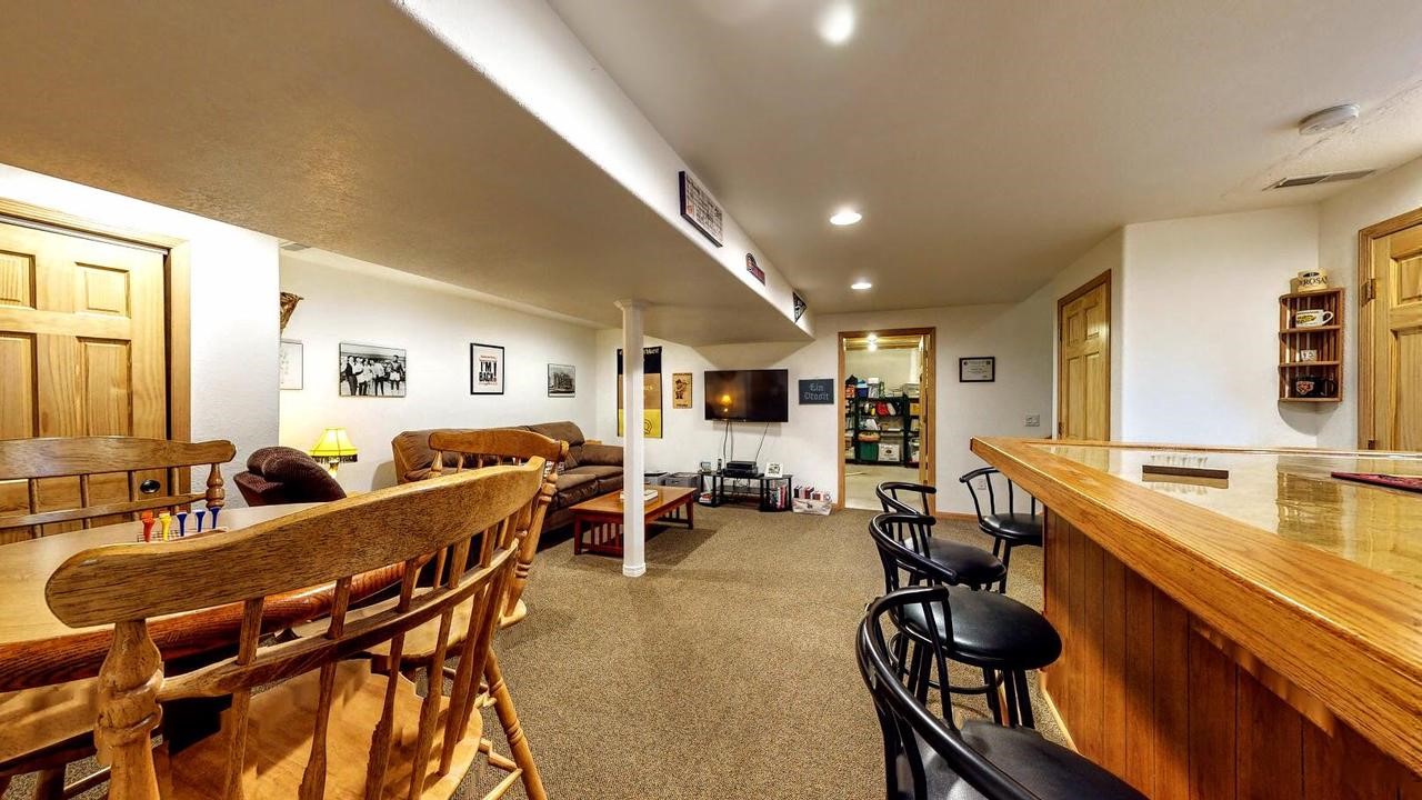 513 W Puerner Street