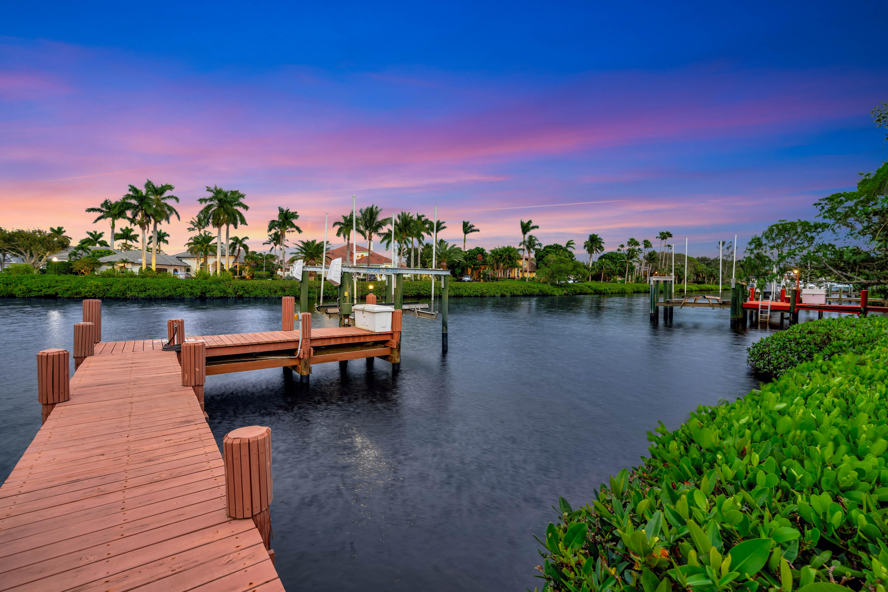 8733 SE Compass Island Way