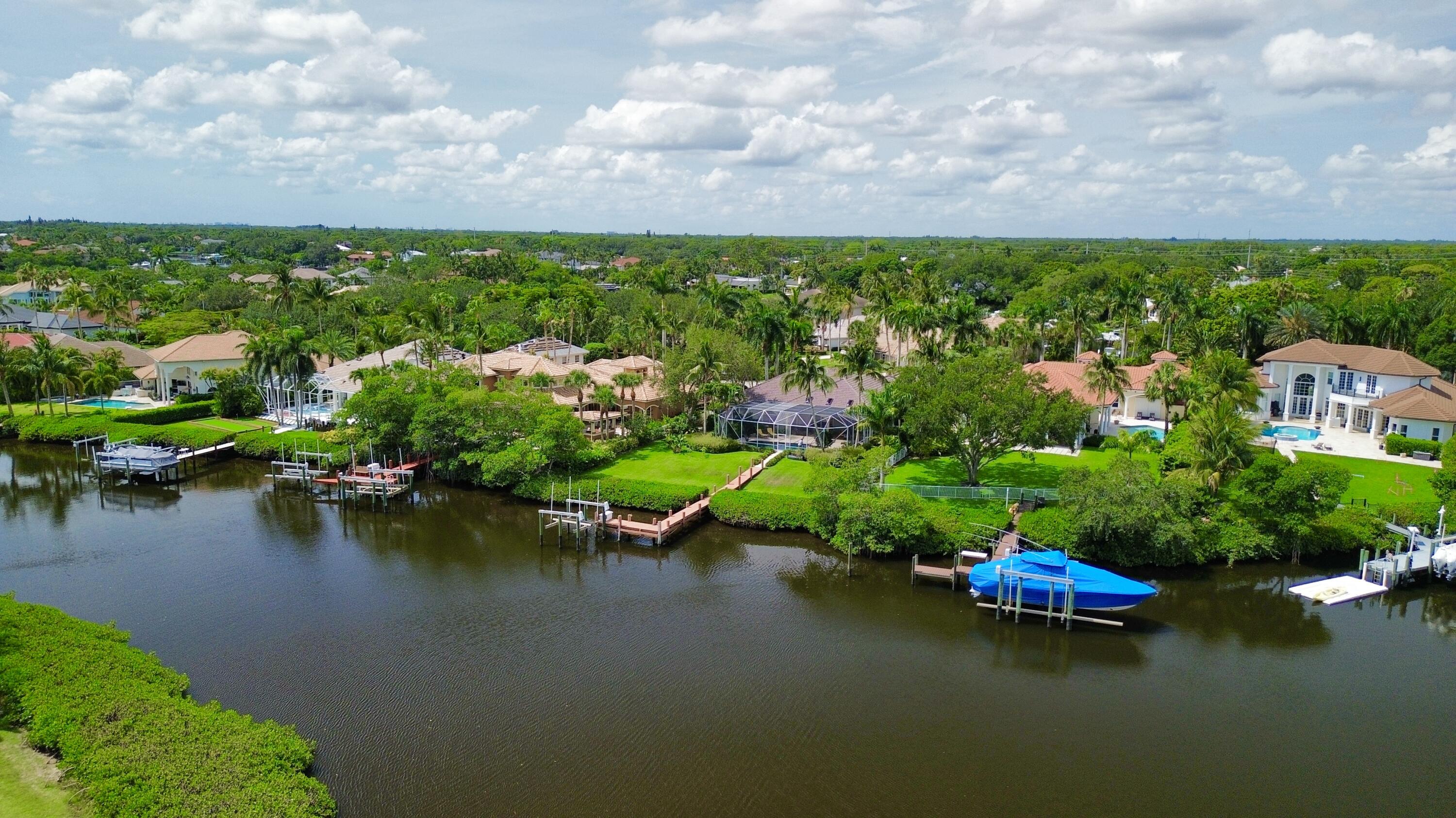 8733 SE Compass Island Way