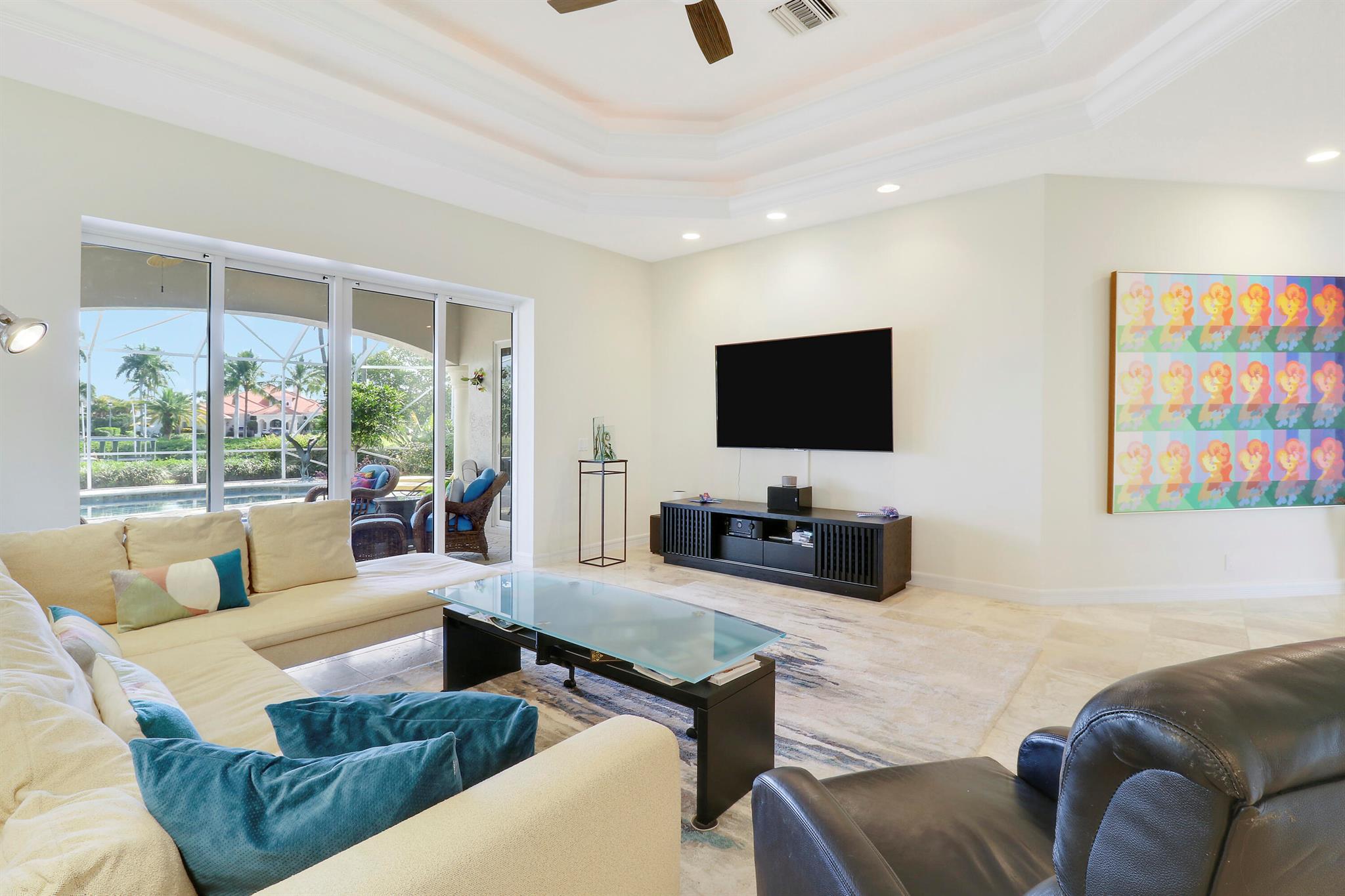 8733 SE Compass Island Way