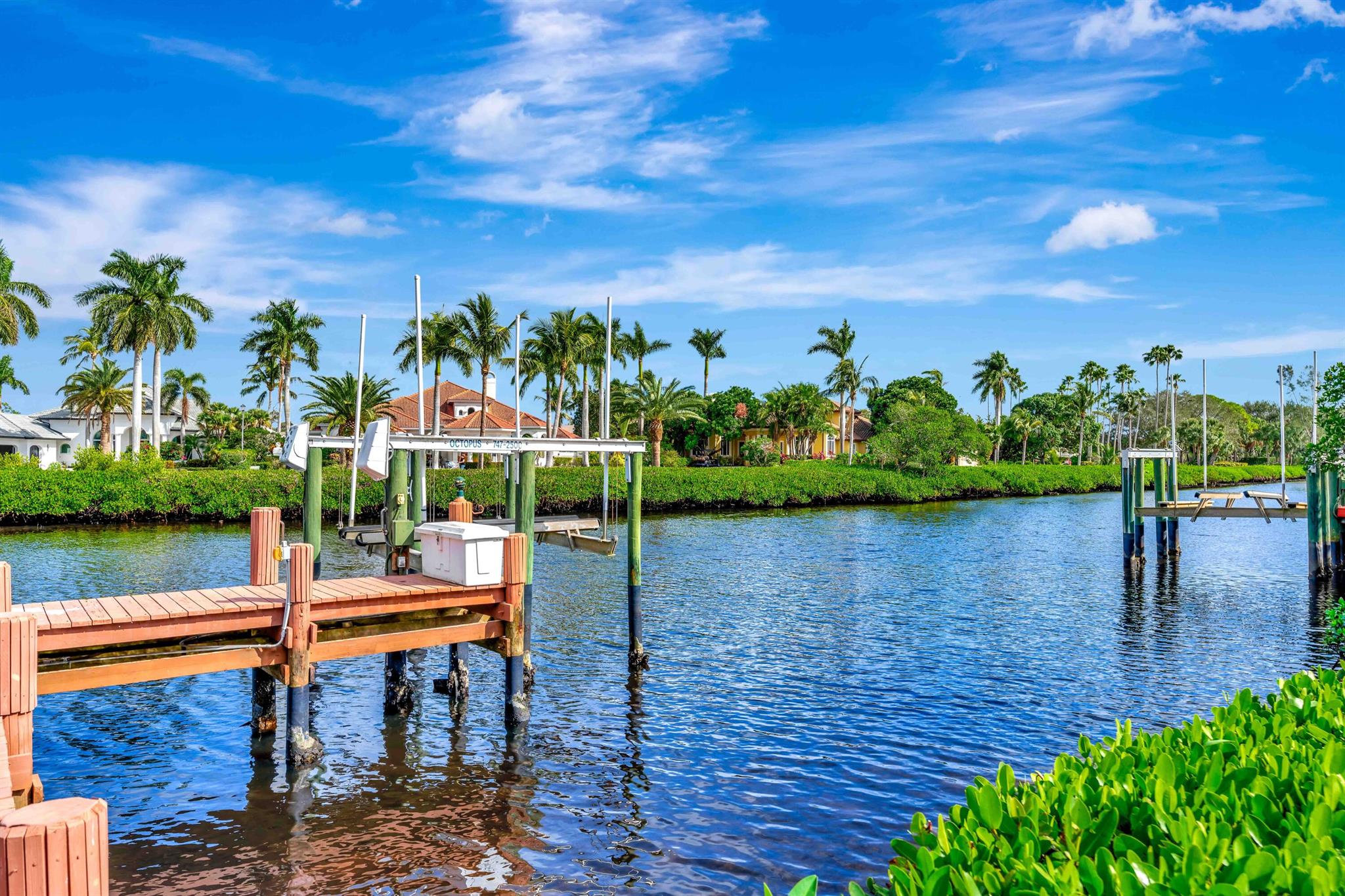 8733 SE Compass Island Way