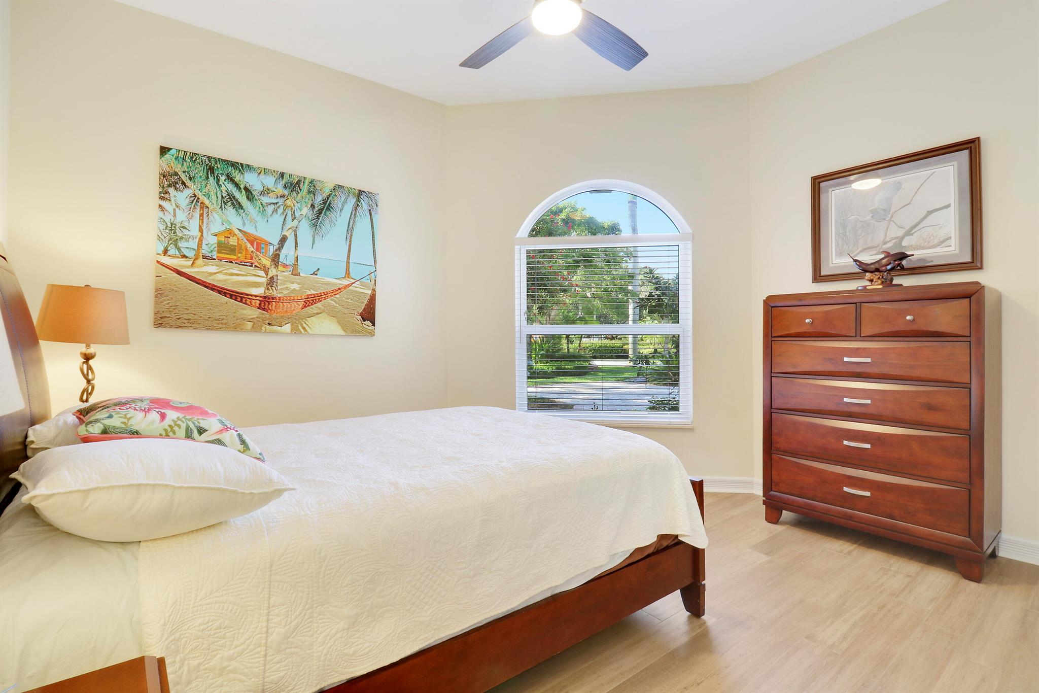 8733 SE Compass Island Way