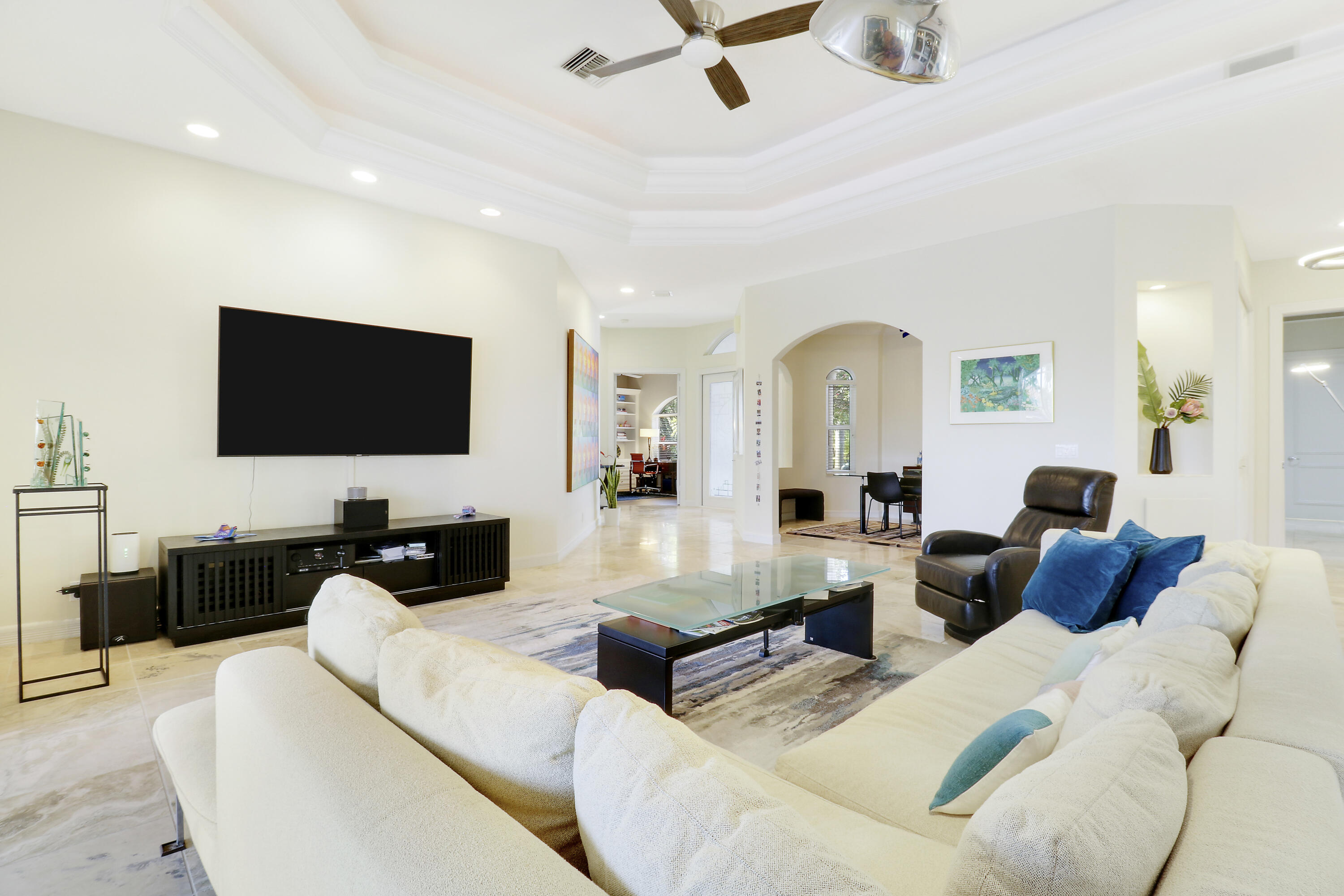 8733 SE Compass Island Way