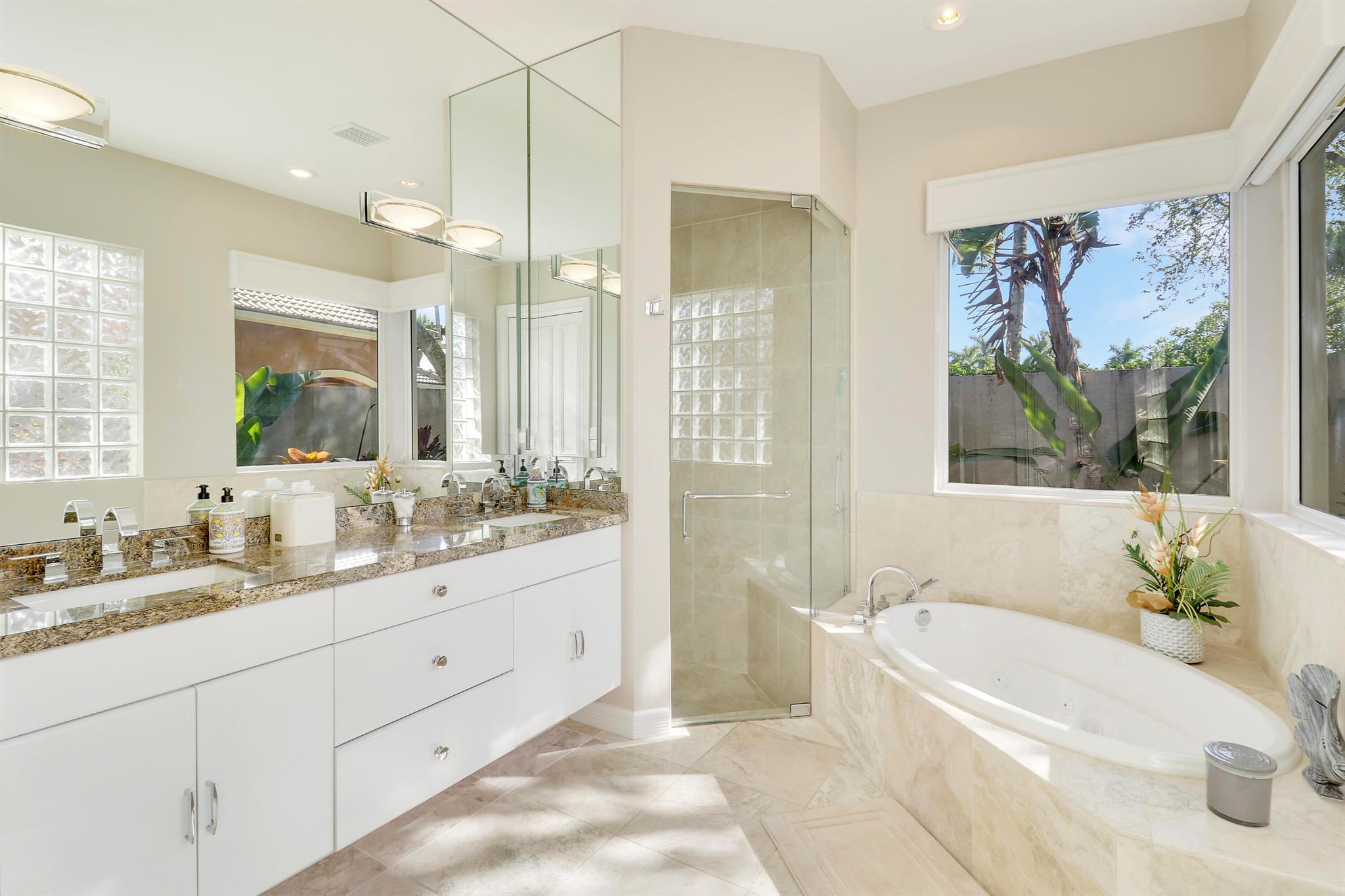 8733 SE Compass Island Way