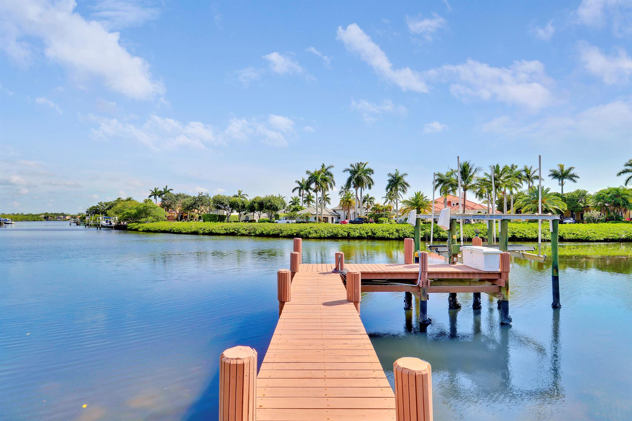 8733 SE Compass Island Way