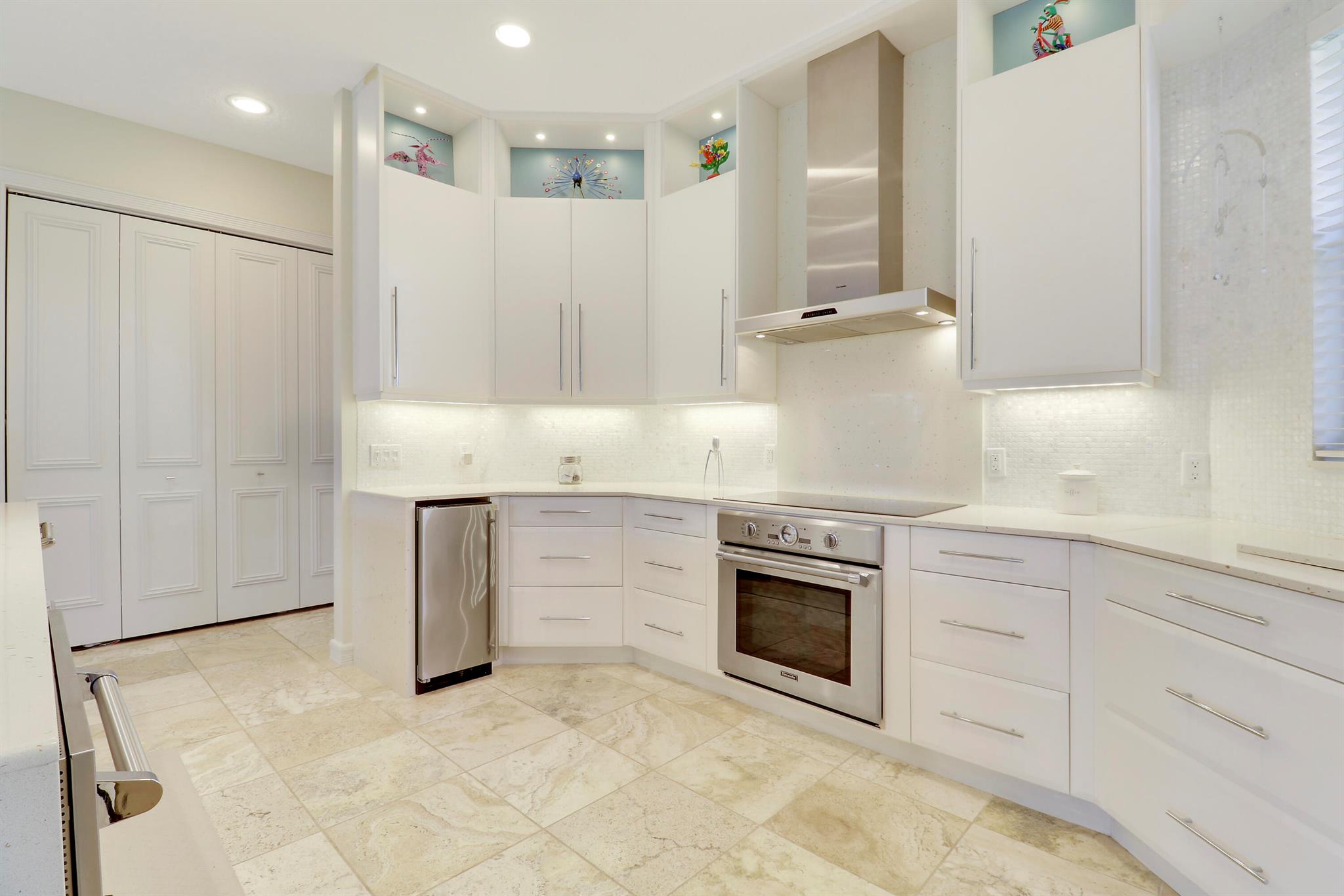 8733 SE Compass Island Way