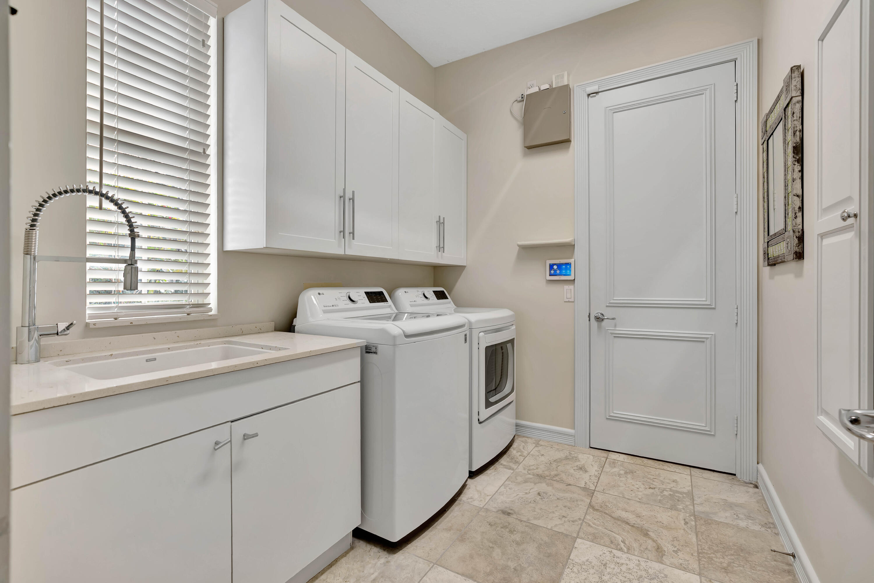 8733 SE Compass Island Way