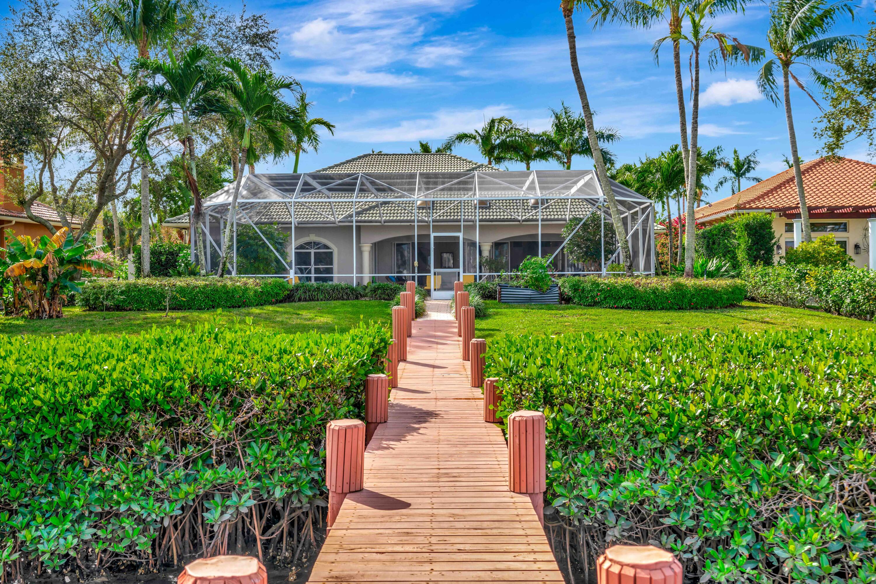 8733 SE Compass Island Way