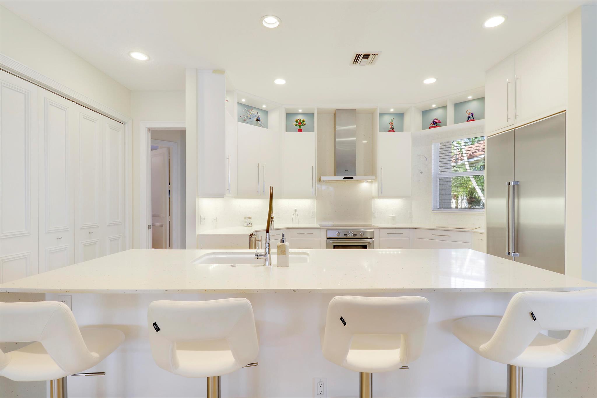 8733 SE Compass Island Way