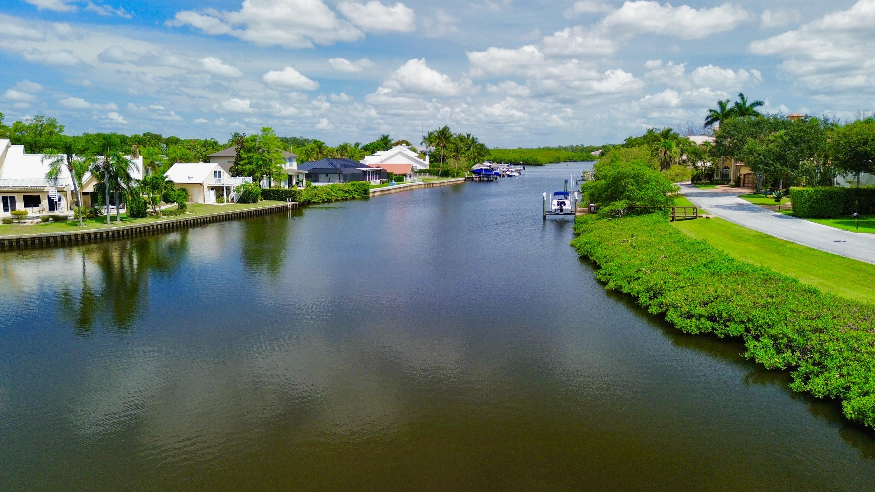 8733 SE Compass Island Way