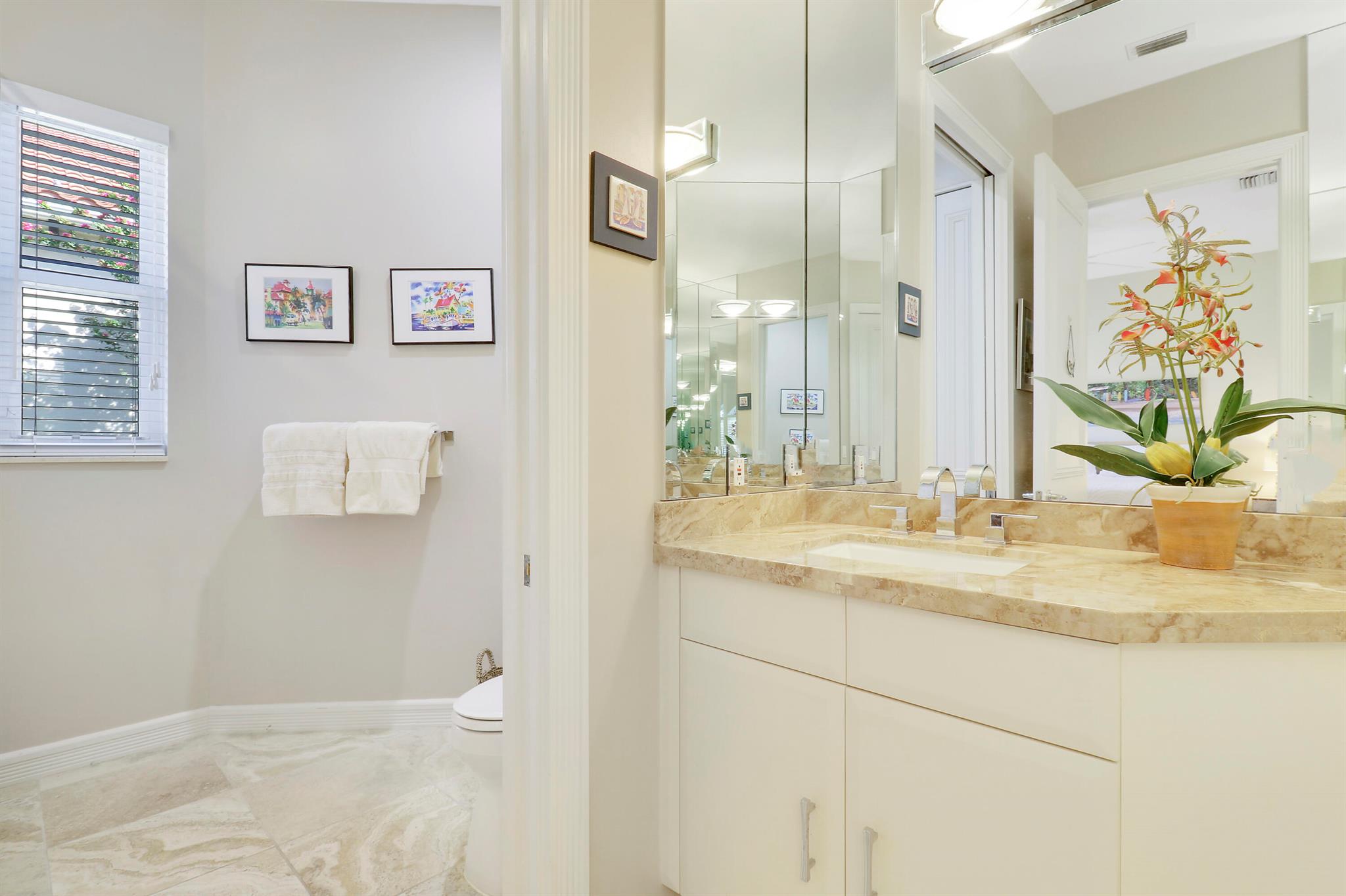 8733 SE Compass Island Way