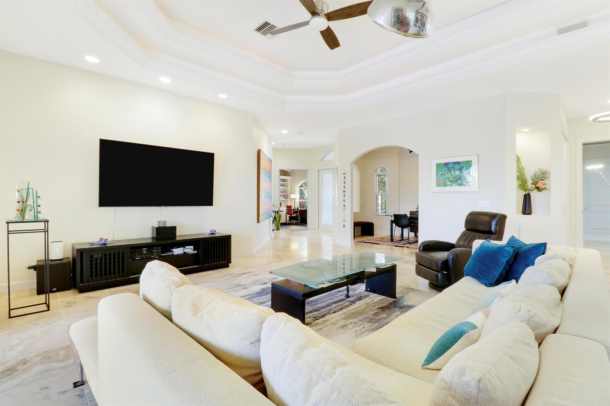 8733 SE Compass Island Way