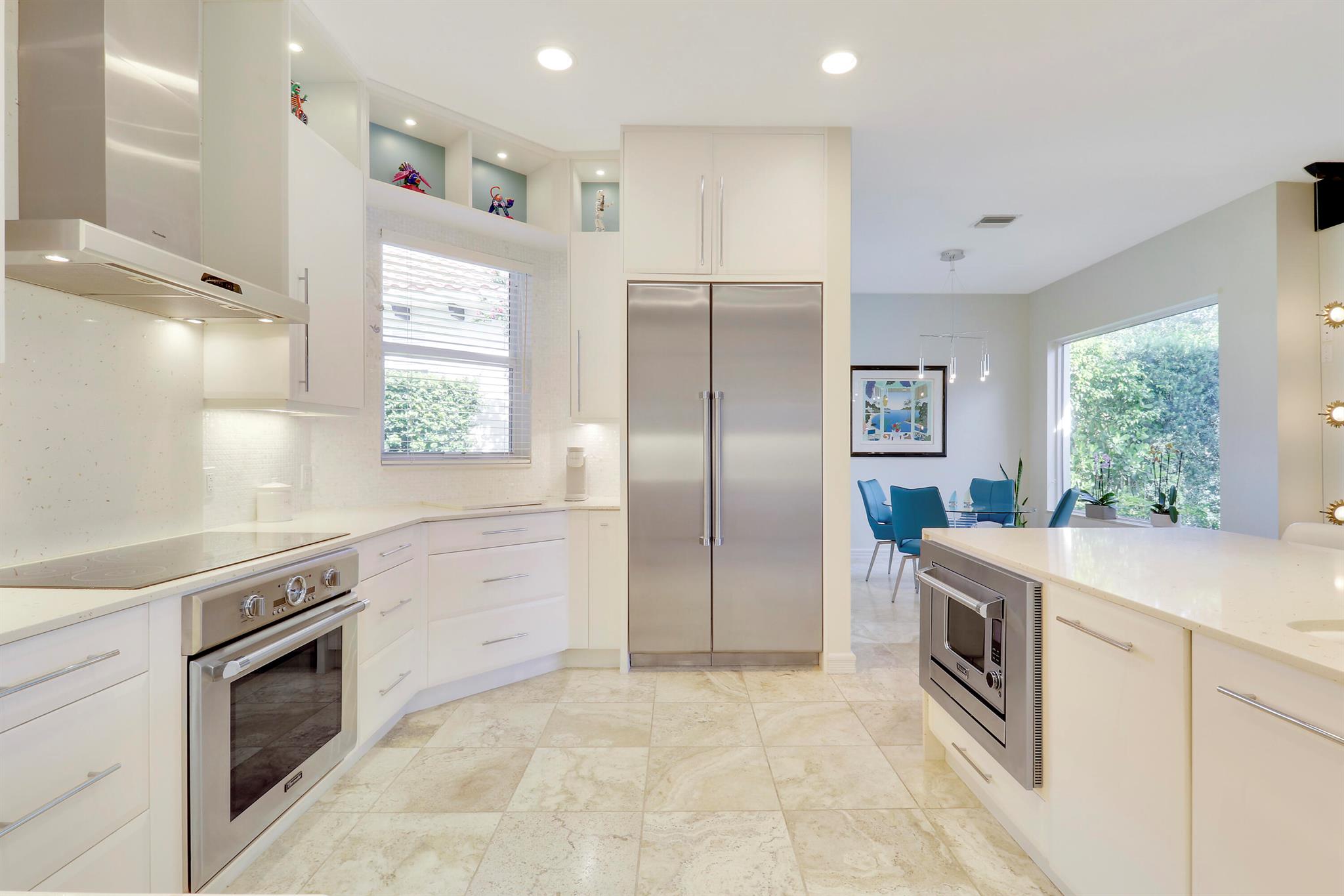 8733 SE Compass Island Way