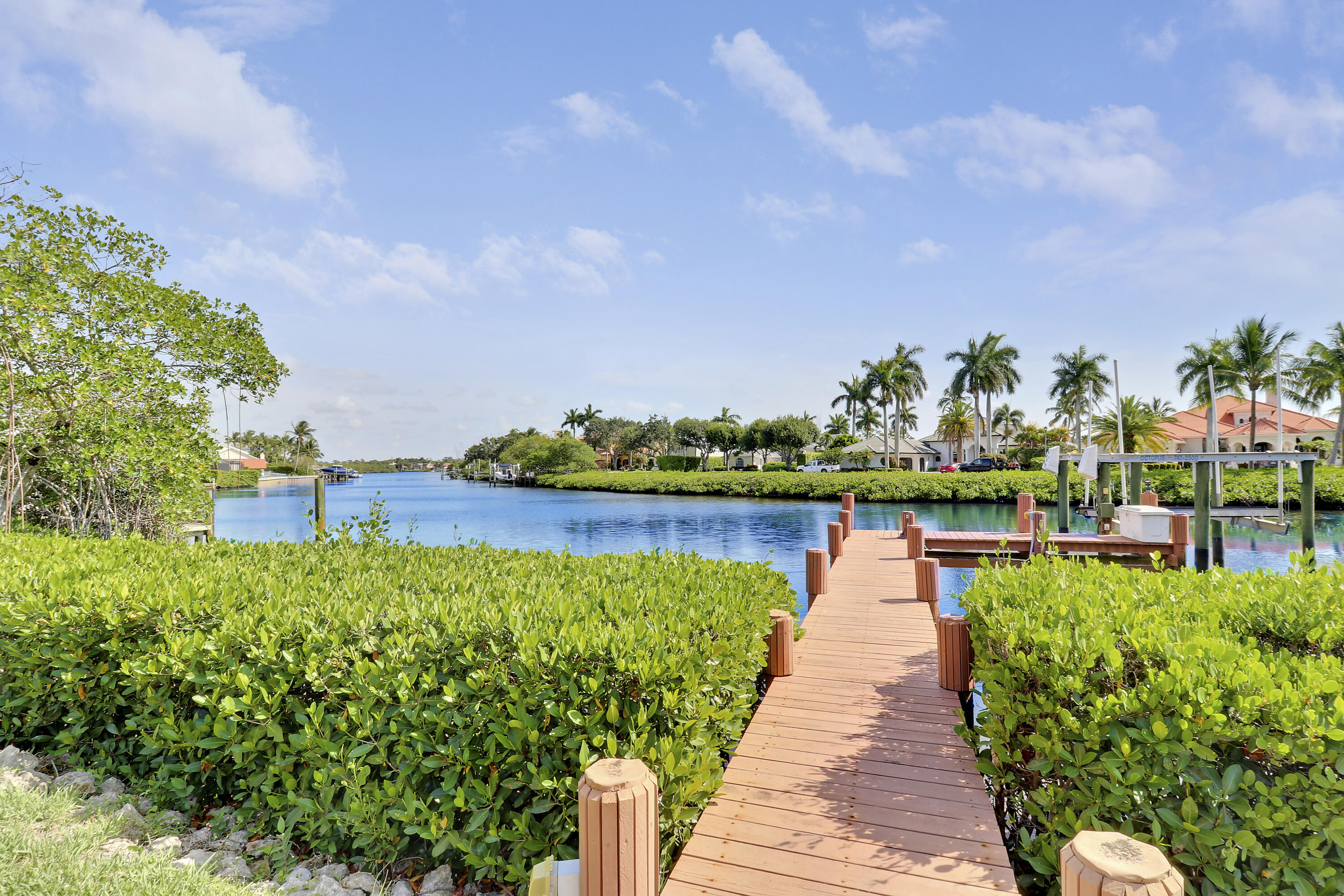 8733 SE Compass Island Way