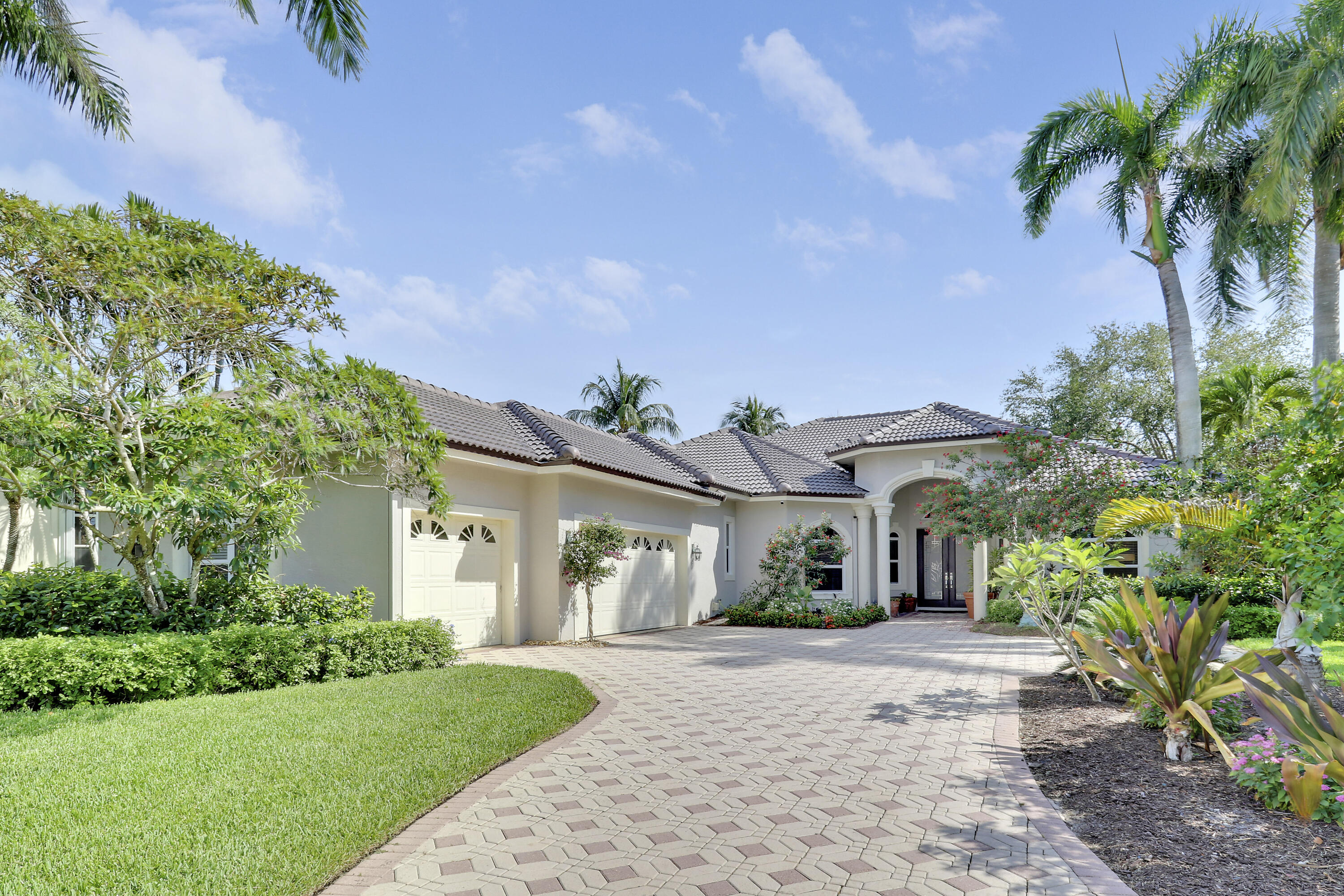 8733 SE Compass Island Way