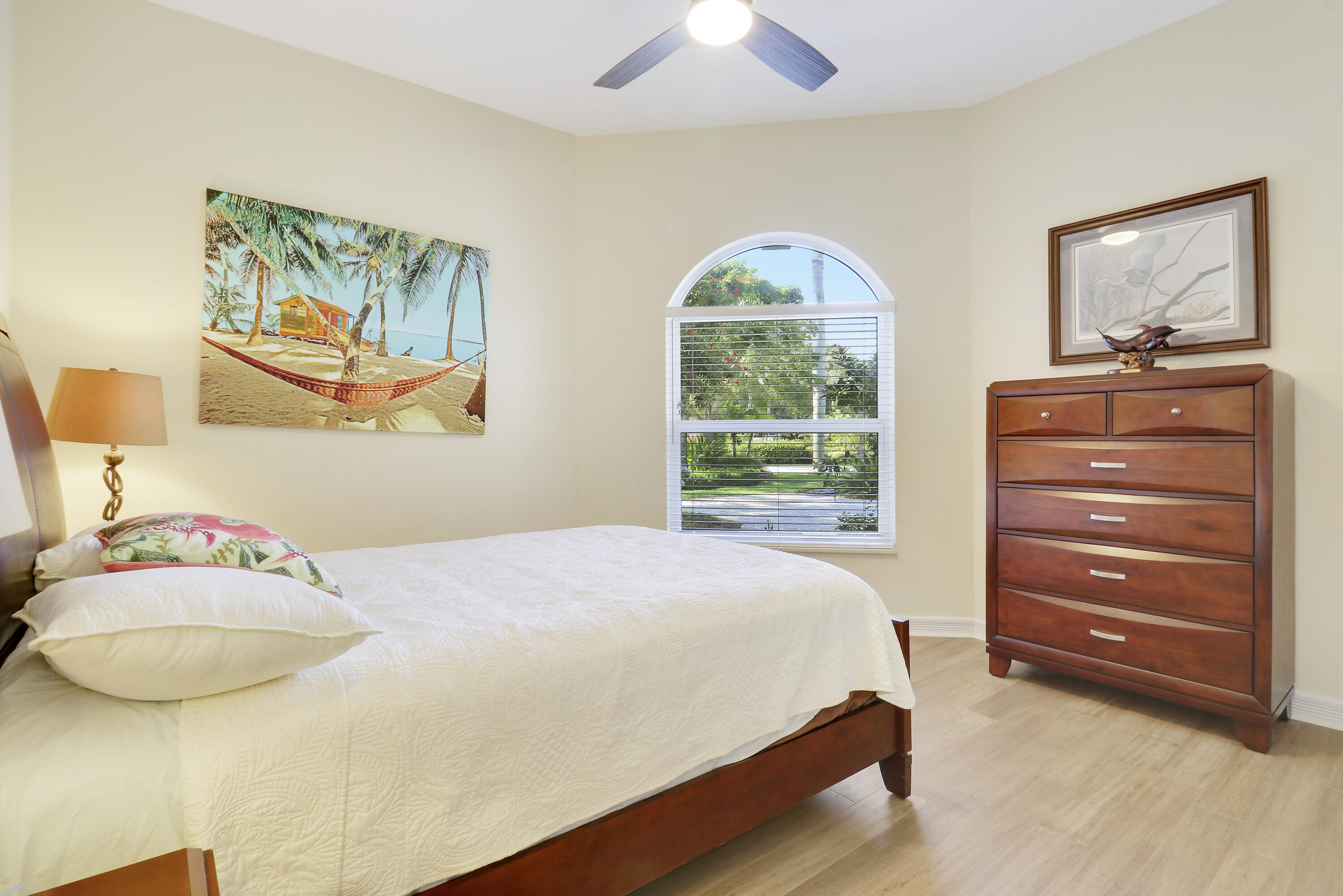 8733 SE Compass Island Way