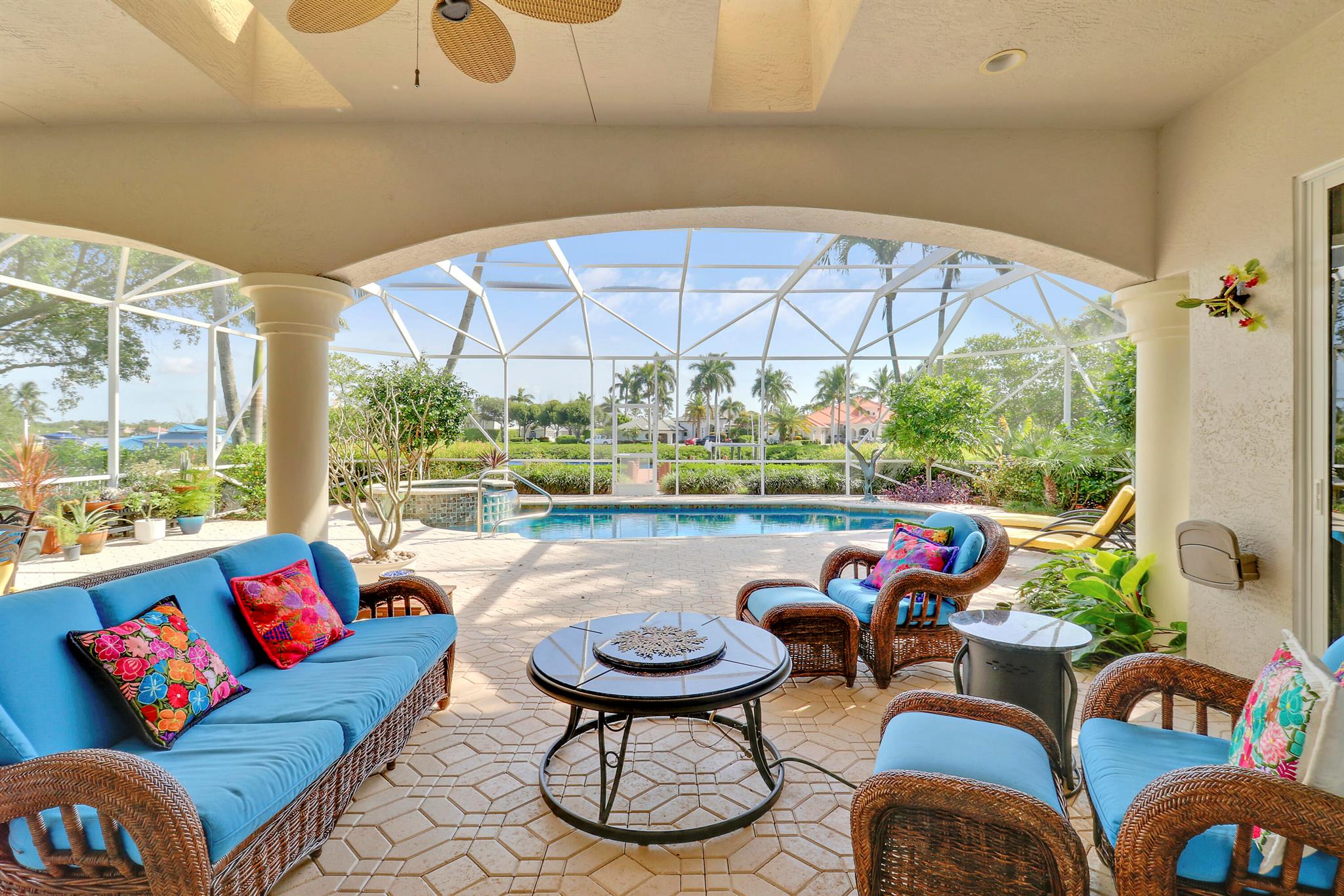 8733 SE Compass Island Way