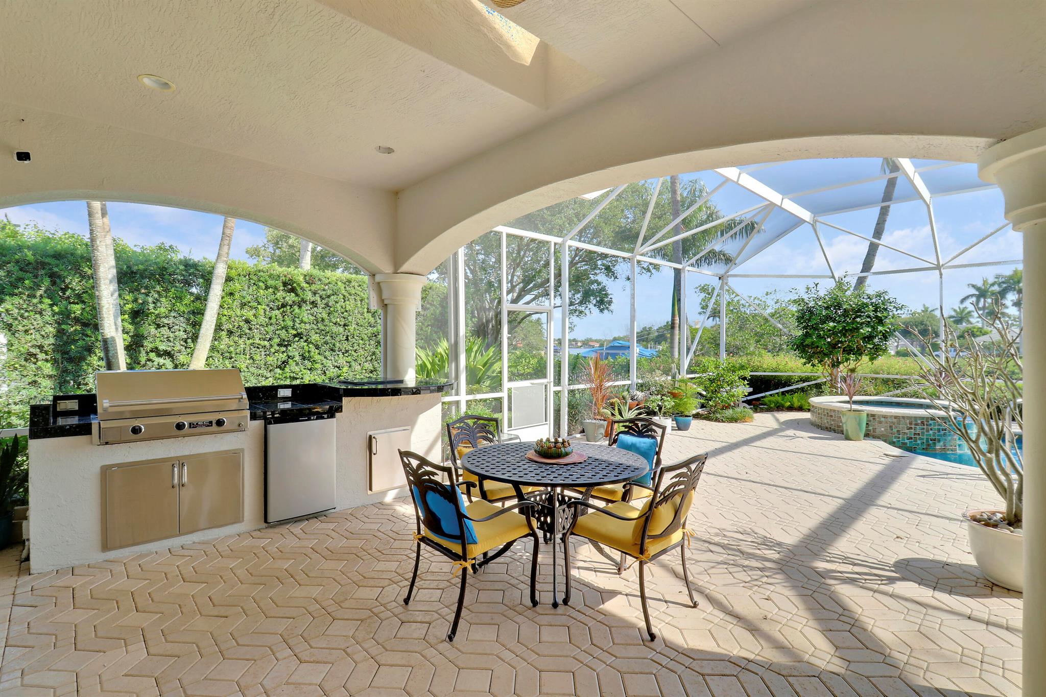 8733 SE Compass Island Way