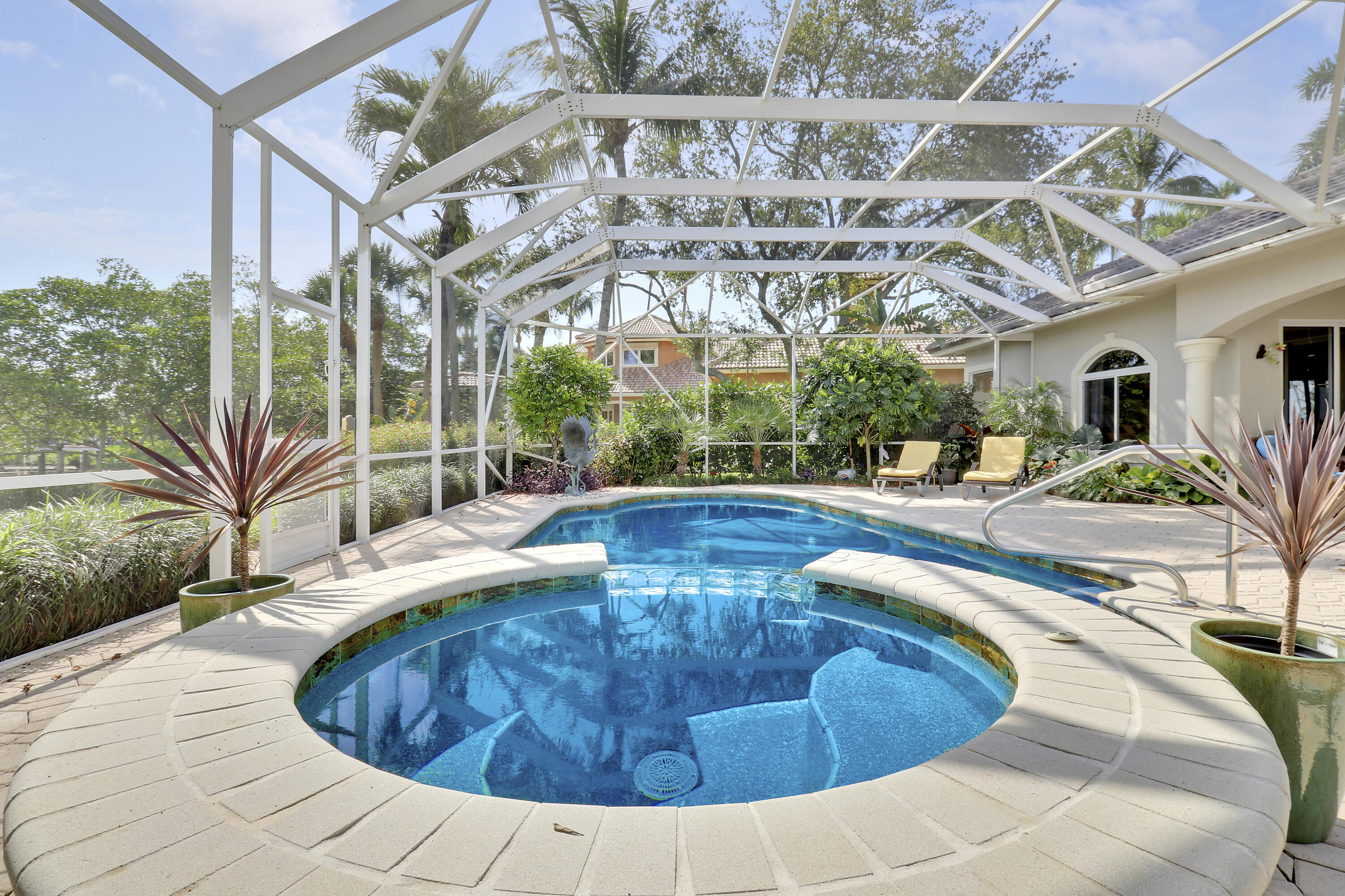 8733 SE Compass Island Way