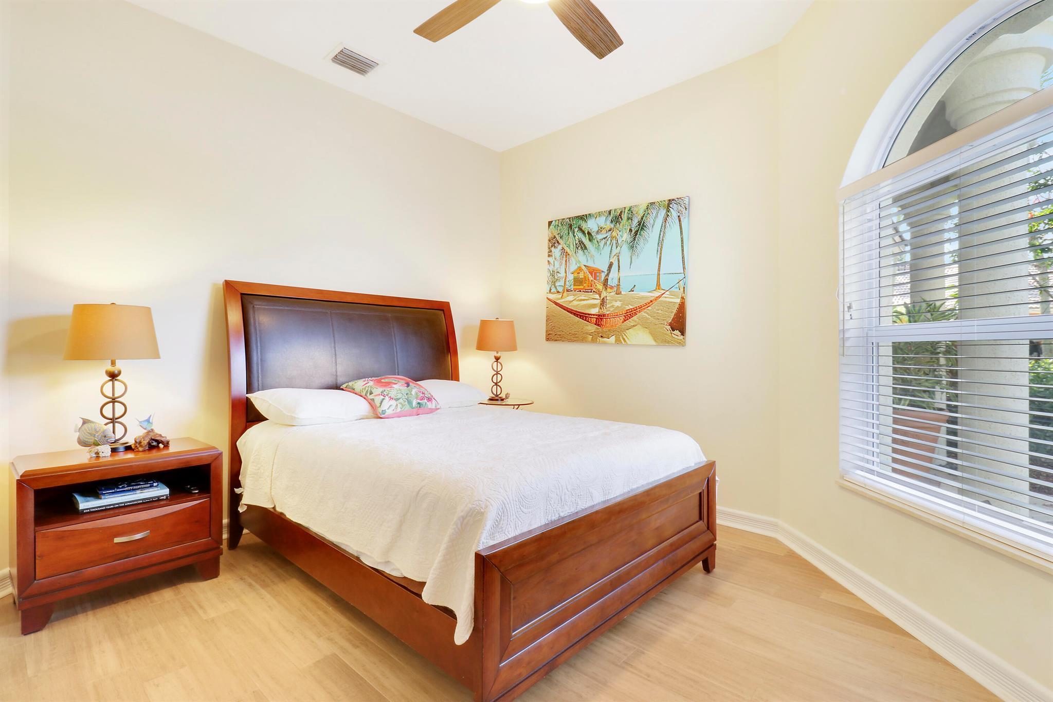 8733 SE Compass Island Way