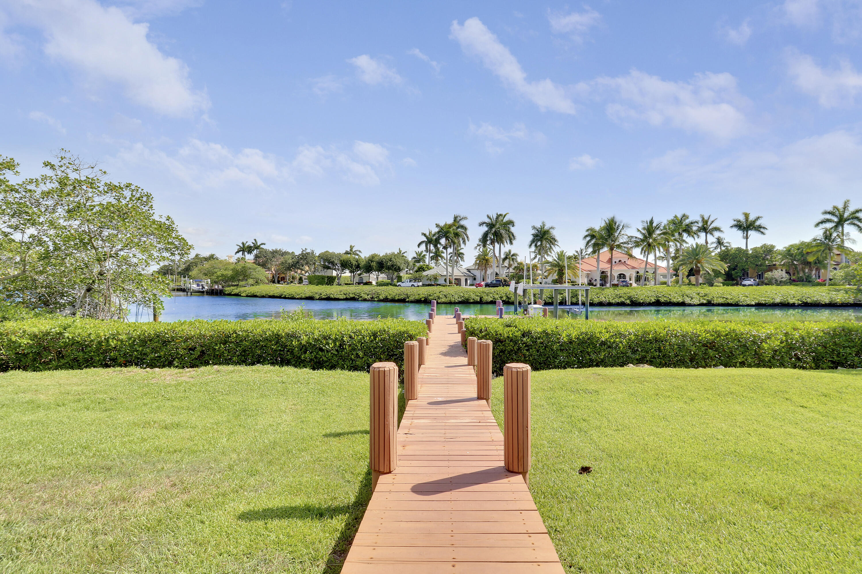 8733 SE Compass Island Way