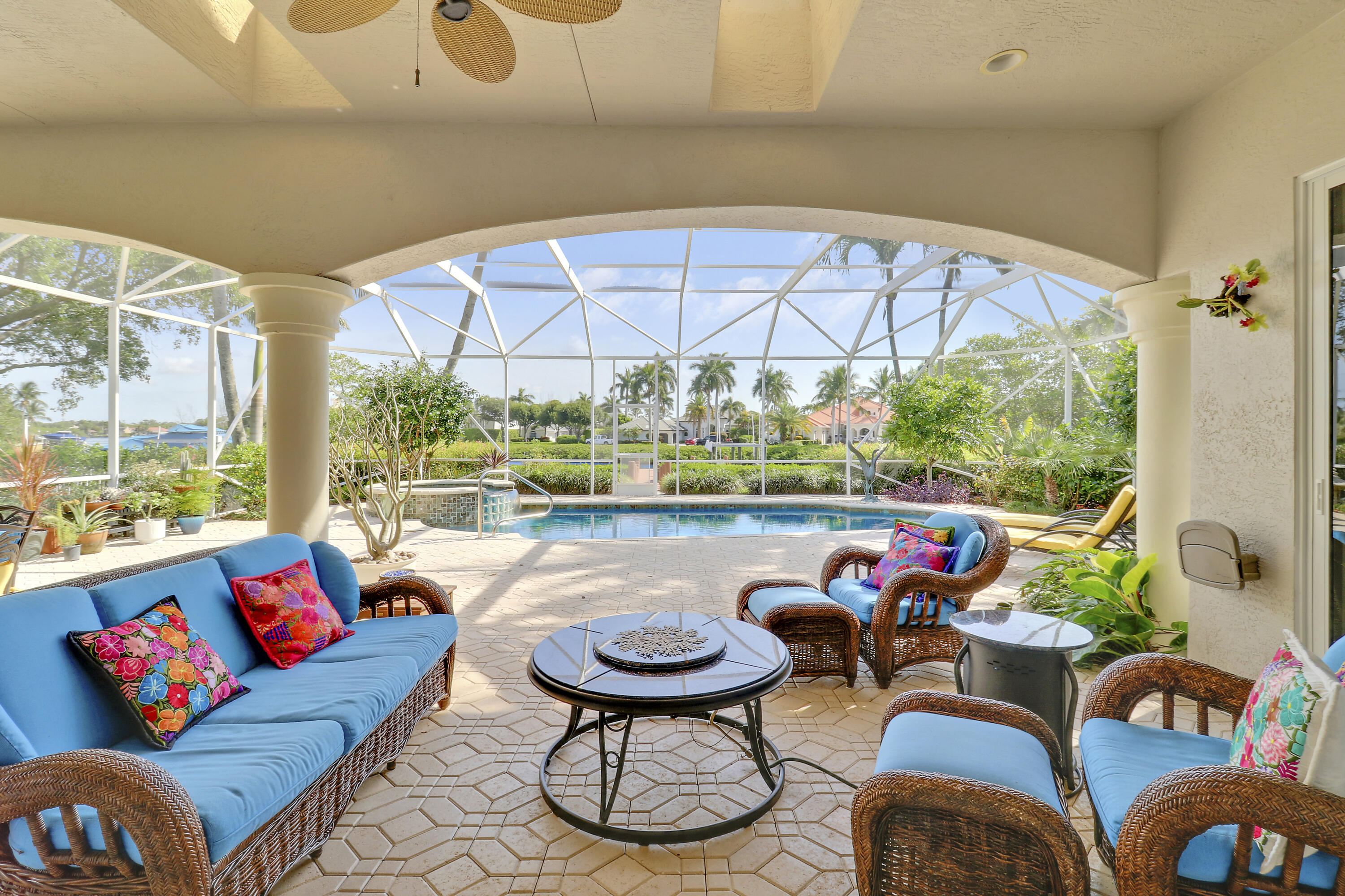 8733 SE Compass Island Way