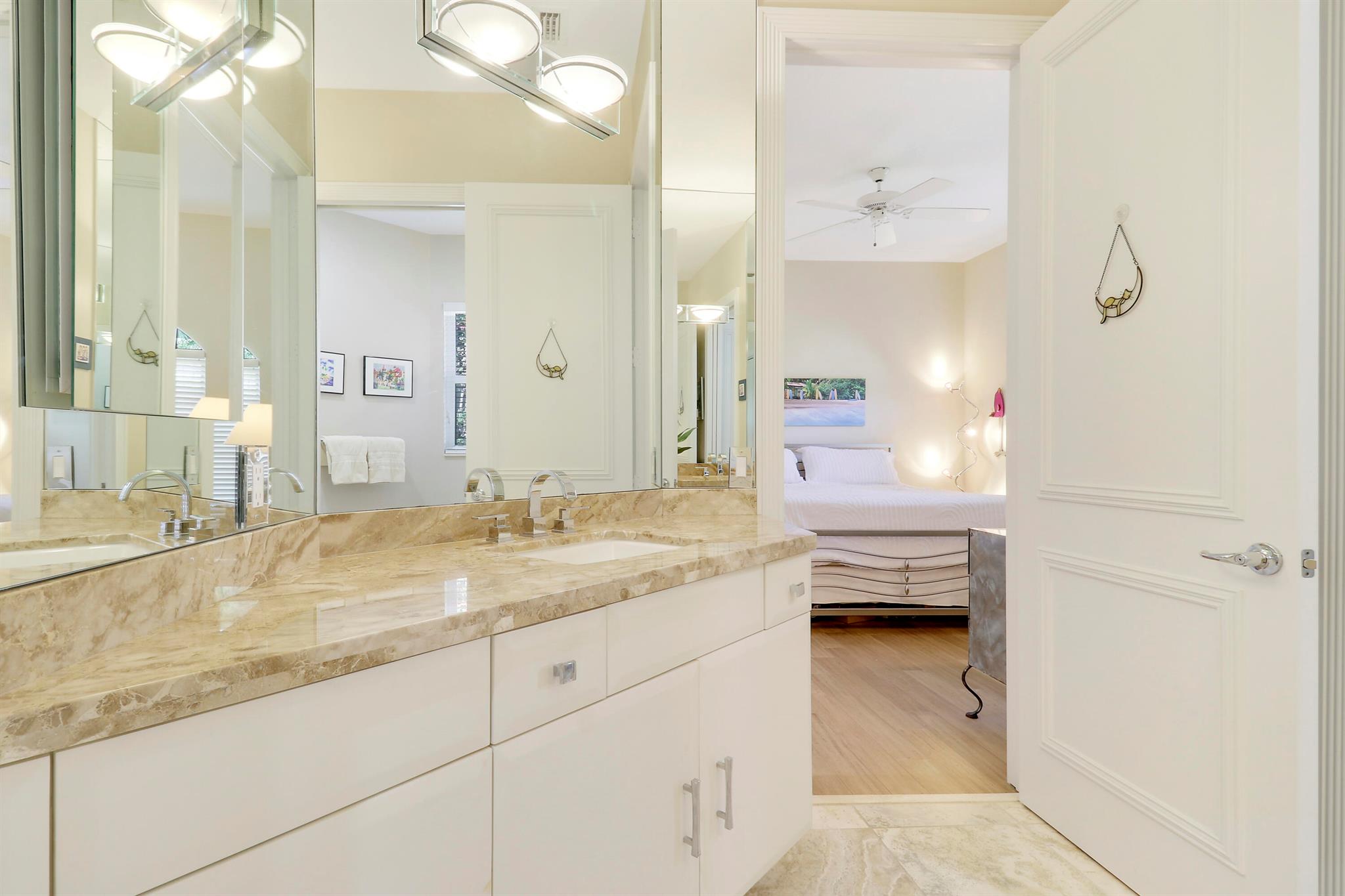 8733 SE Compass Island Way