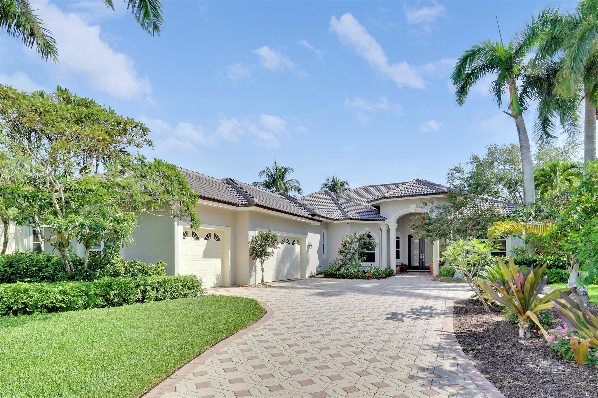 8733 SE Compass Island Way